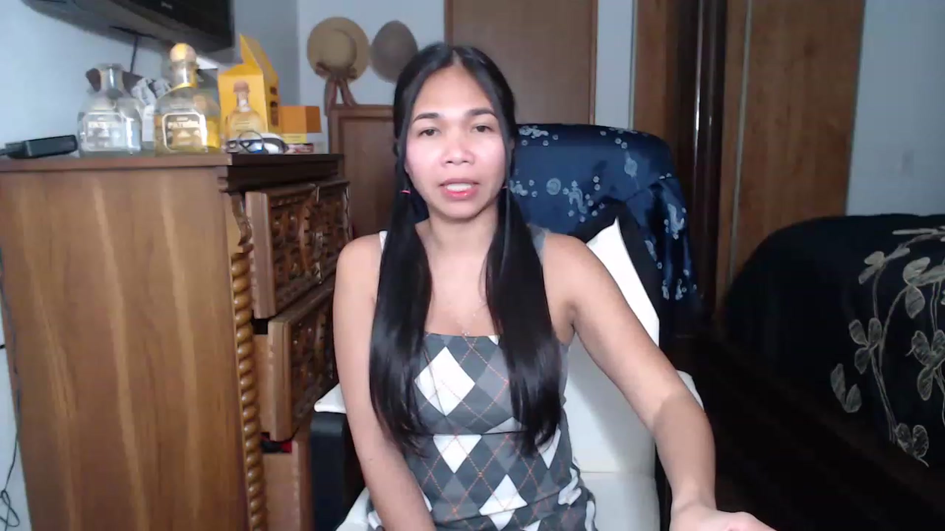 Gallery image thumbnail from Littlekai2023's myfreecams stream on, 04/16/2023, 02:51 image 12 of 20