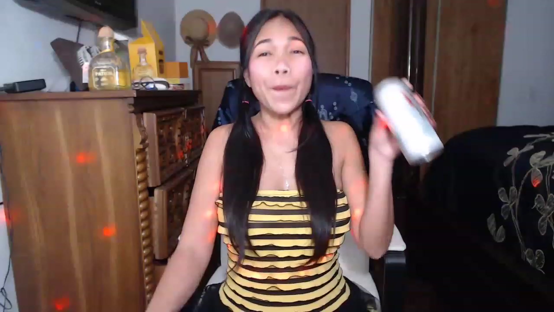 Gallery image thumbnail from Littlekai2023's myfreecams stream on, 04/16/2023, 05:02 image 11 of 20