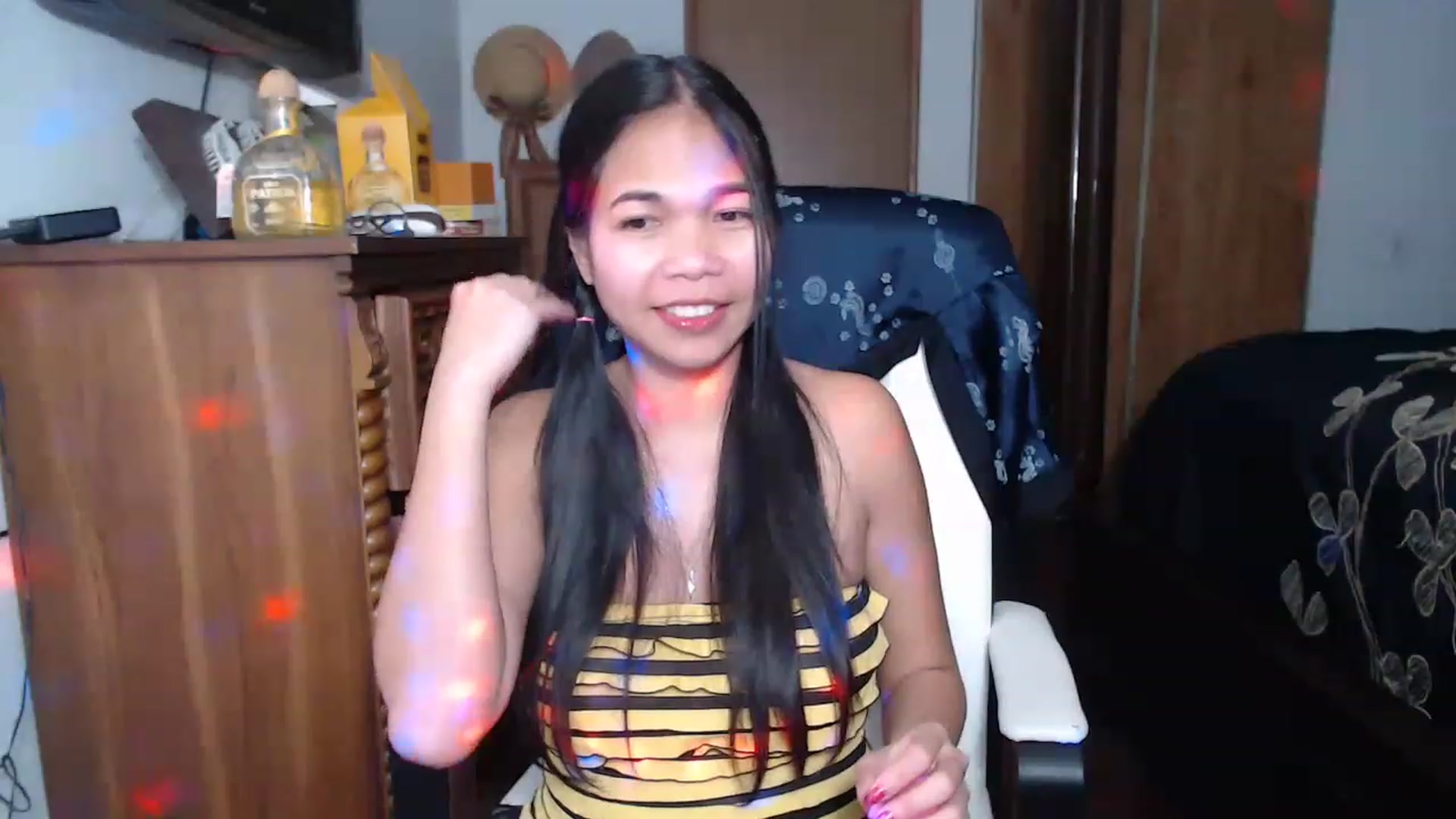 Gallery image thumbnail from Littlekai2023's myfreecams stream on, 04/16/2023, 05:02 image 18 of 20