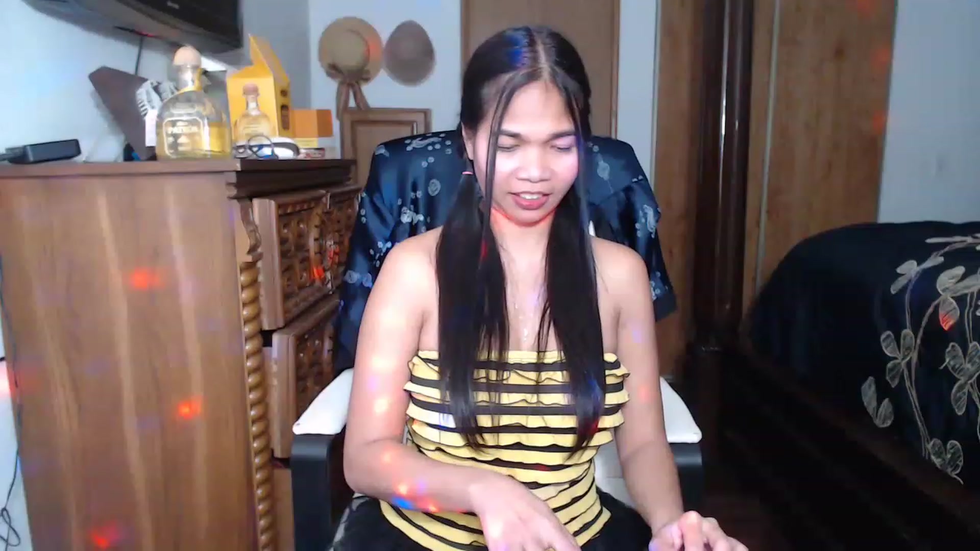 Gallery image thumbnail from Littlekai2023's myfreecams stream on, 04/16/2023, 05:02 image 16 of 20