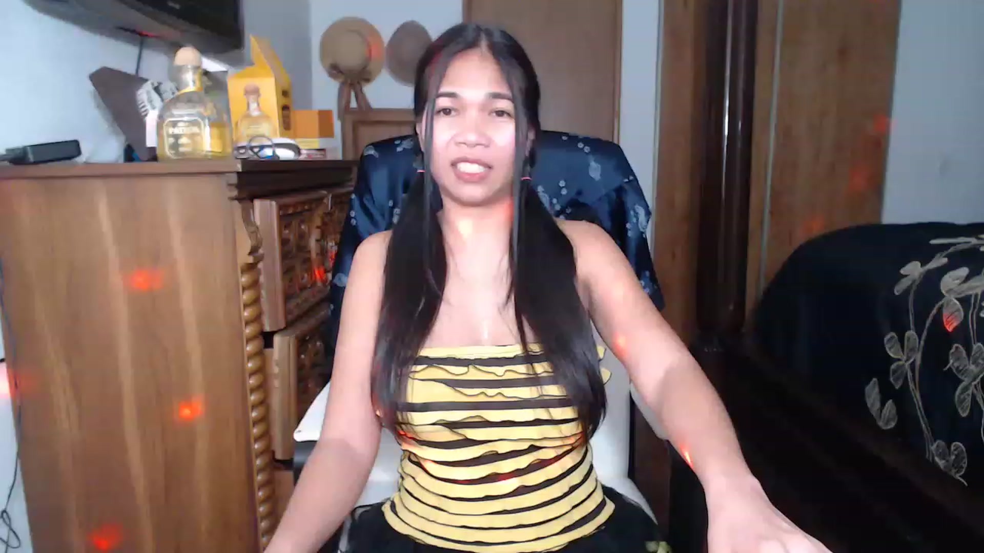 Gallery image thumbnail from Littlekai2023's myfreecams stream on, 04/16/2023, 05:02 image 15 of 20
