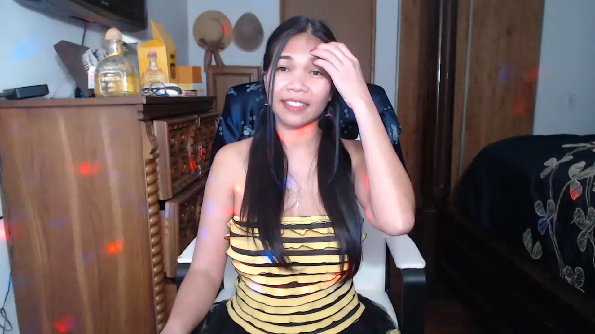 Gallery image thumbnail from Littlekai2023's myfreecams stream on, 04/16/2023, 05:02 image 17 of 20