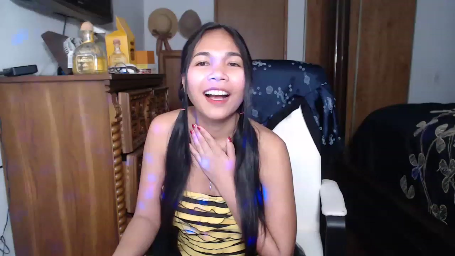 Gallery image thumbnail from Littlekai2023's myfreecams stream on, 04/16/2023, 05:02 image 9 of 20