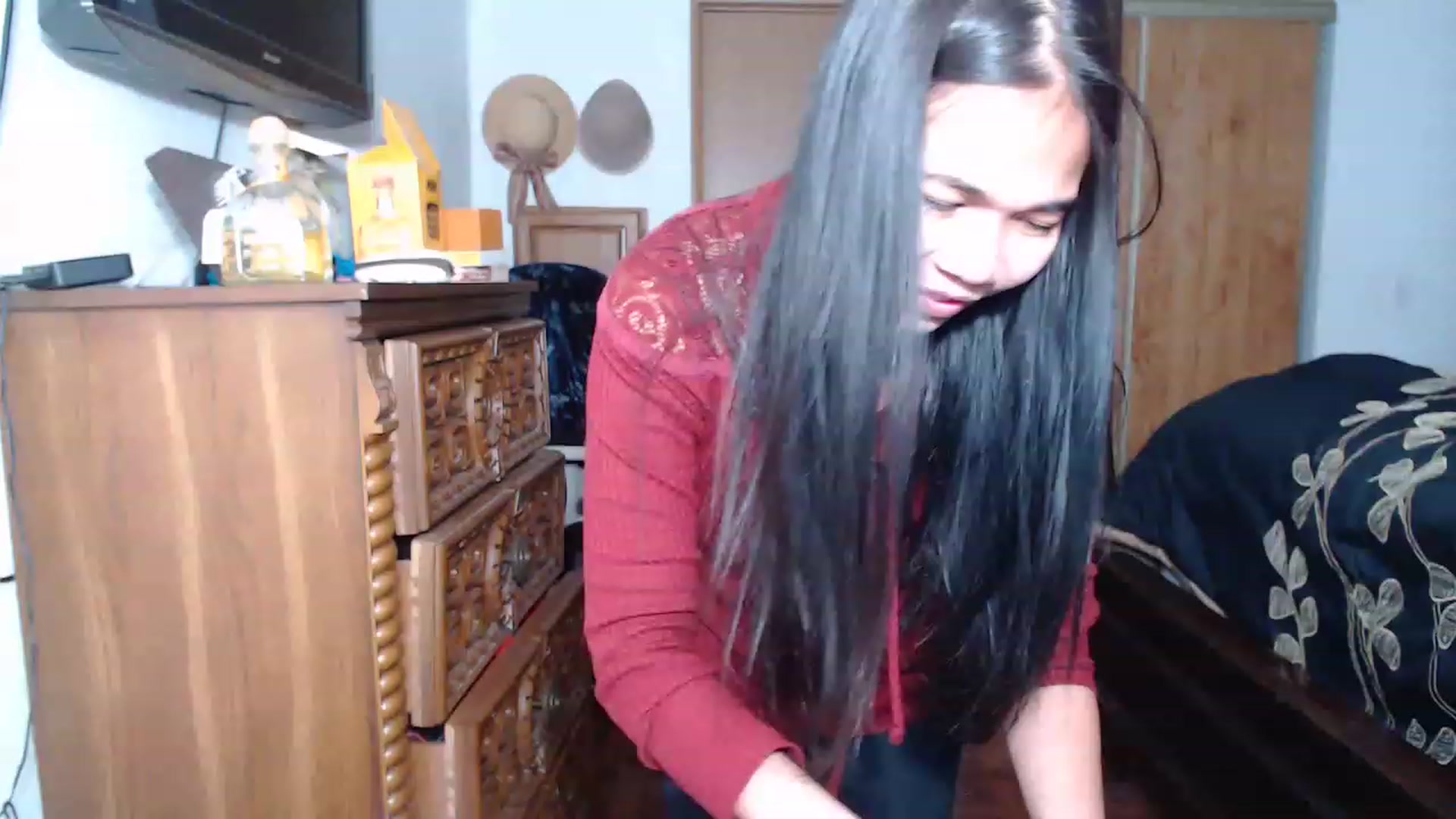 Gallery image thumbnail from Littlekai2023's myfreecams stream on, 04/17/2023, 05:17 image 10 of 20