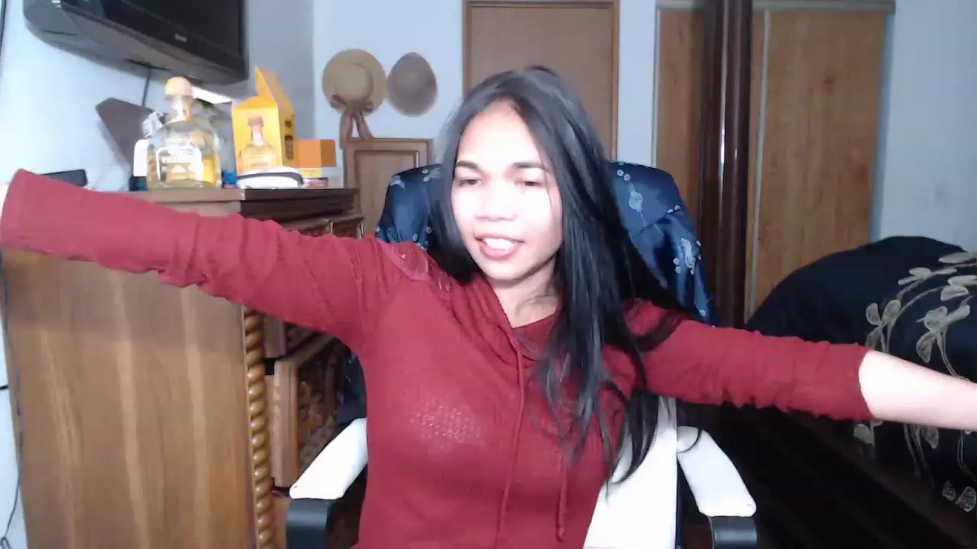 Gallery image thumbnail from Littlekai2023's myfreecams stream on, 04/17/2023, 05:17 image 1 of 20