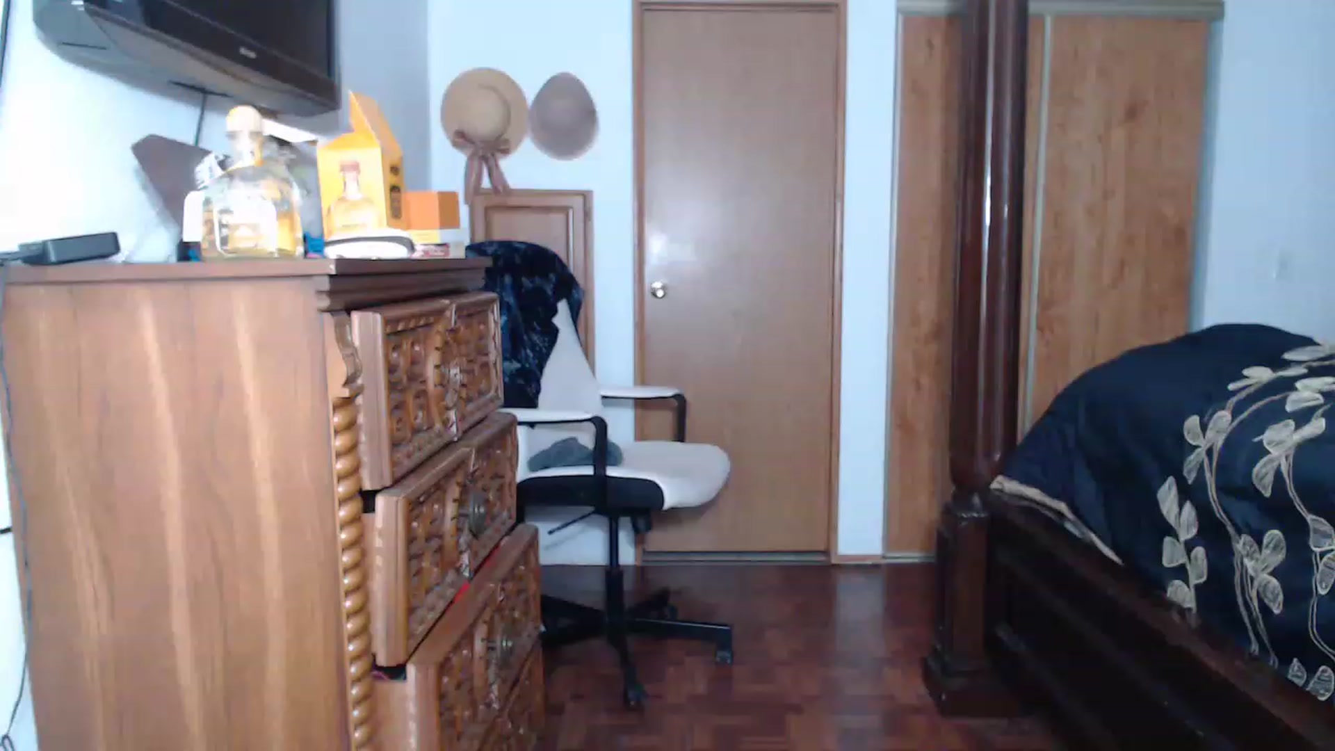 Gallery image thumbnail from Littlekai2023's myfreecams stream on, 04/17/2023, 05:17 image 5 of 20