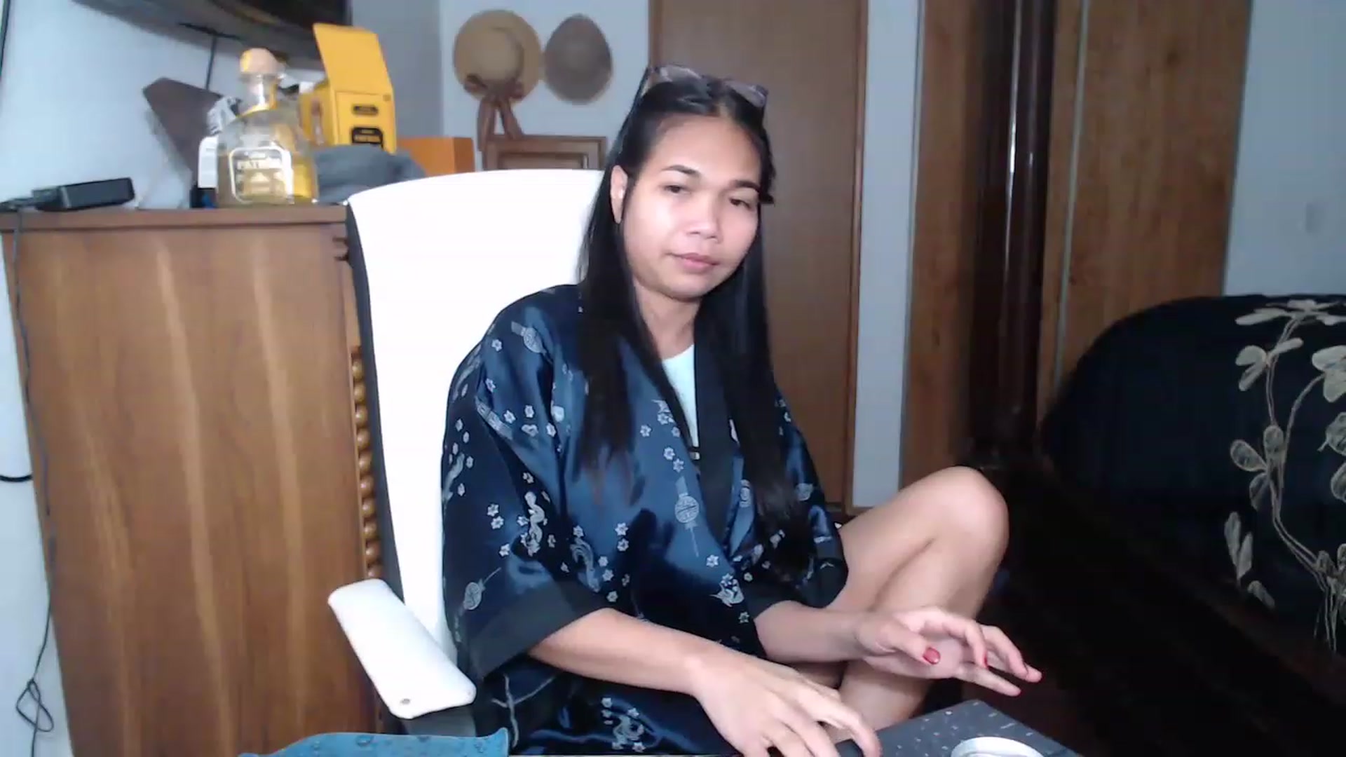 Gallery image thumbnail from Littlekai2023's myfreecams stream on, 04/18/2023, 01:23 image 16 of 20