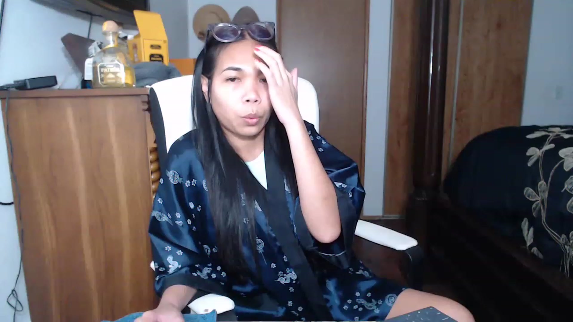 Gallery image thumbnail from Littlekai2023's myfreecams stream on, 04/18/2023, 01:23 image 15 of 20
