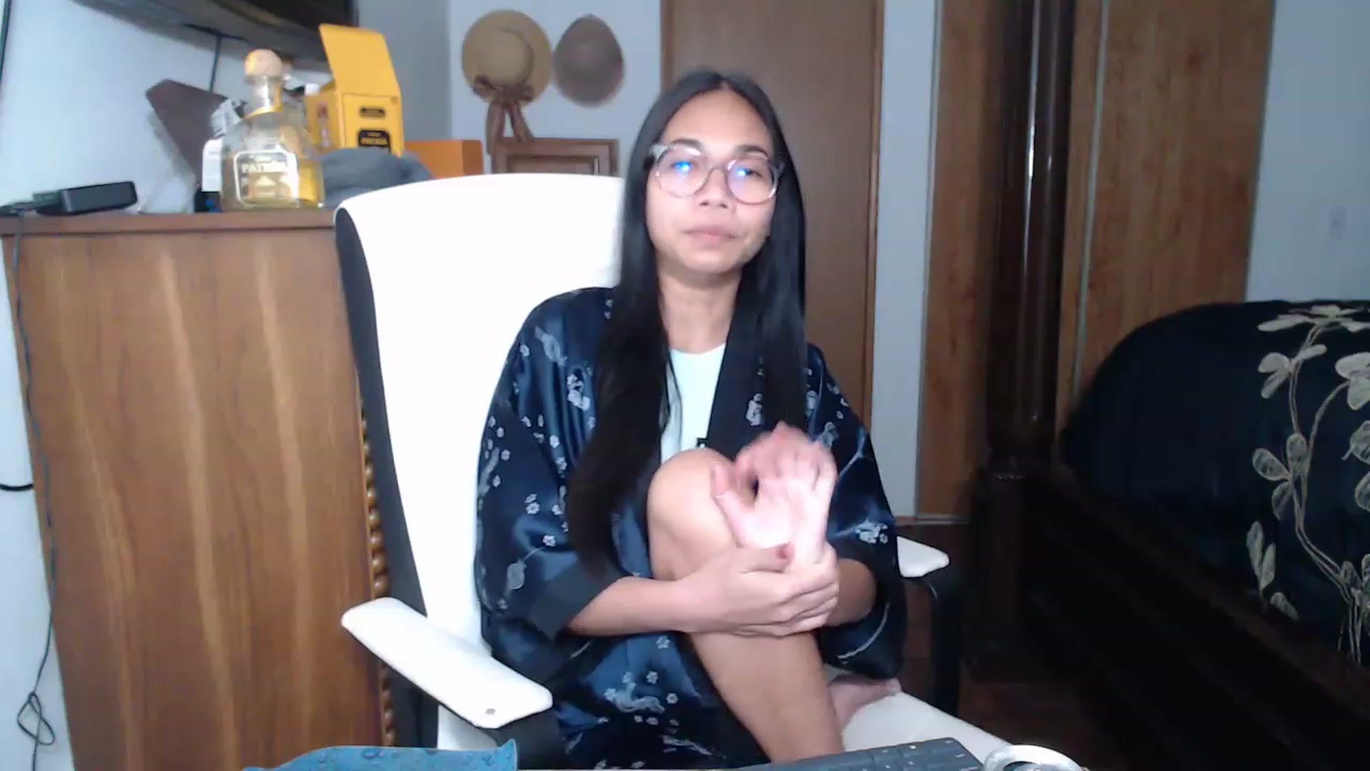 Gallery image thumbnail from Littlekai2023's myfreecams stream on, 04/18/2023, 01:23 image 13 of 20