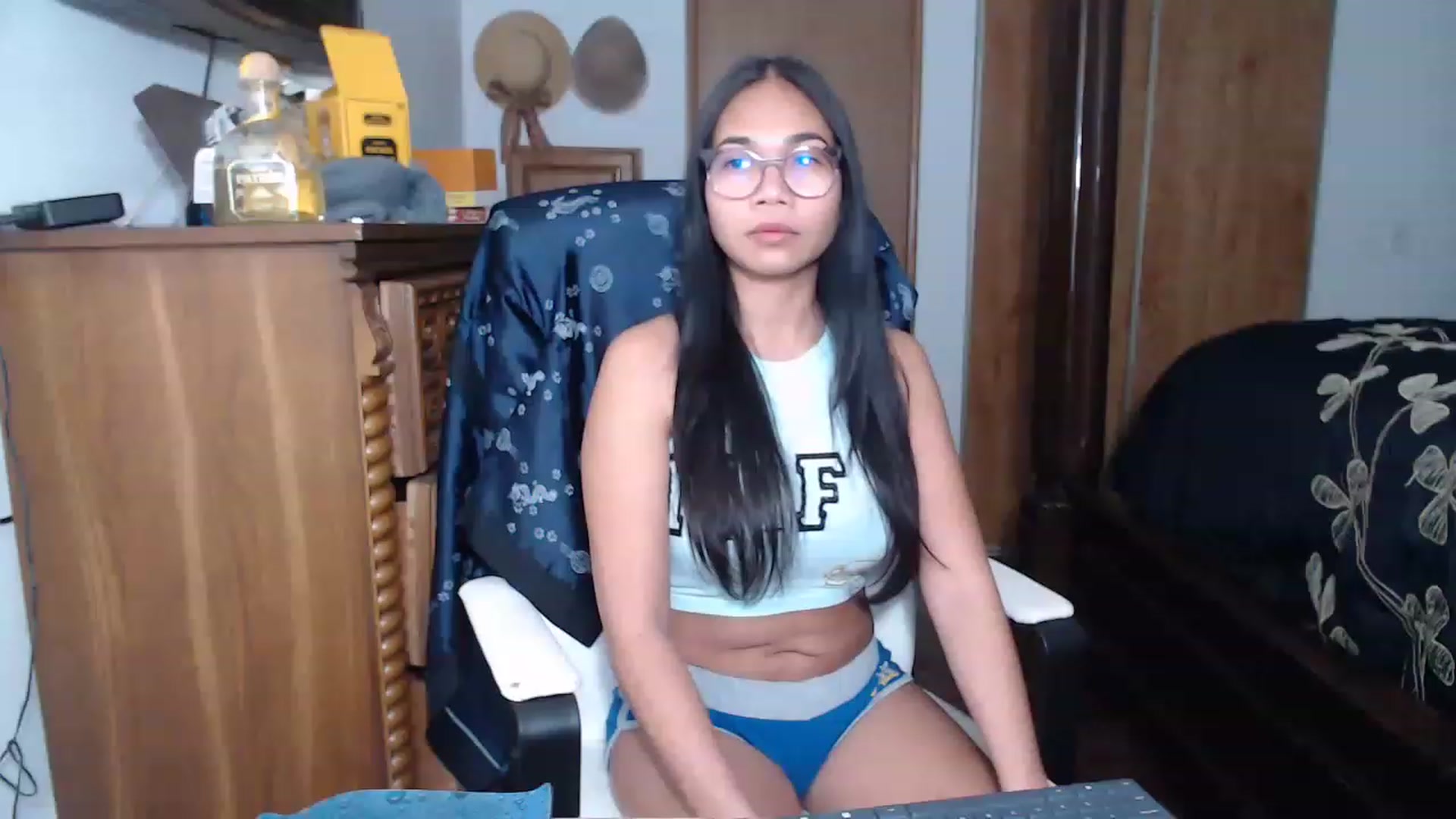 Gallery image thumbnail from Littlekai2023's myfreecams stream on, 04/18/2023, 01:23 image 1 of 20