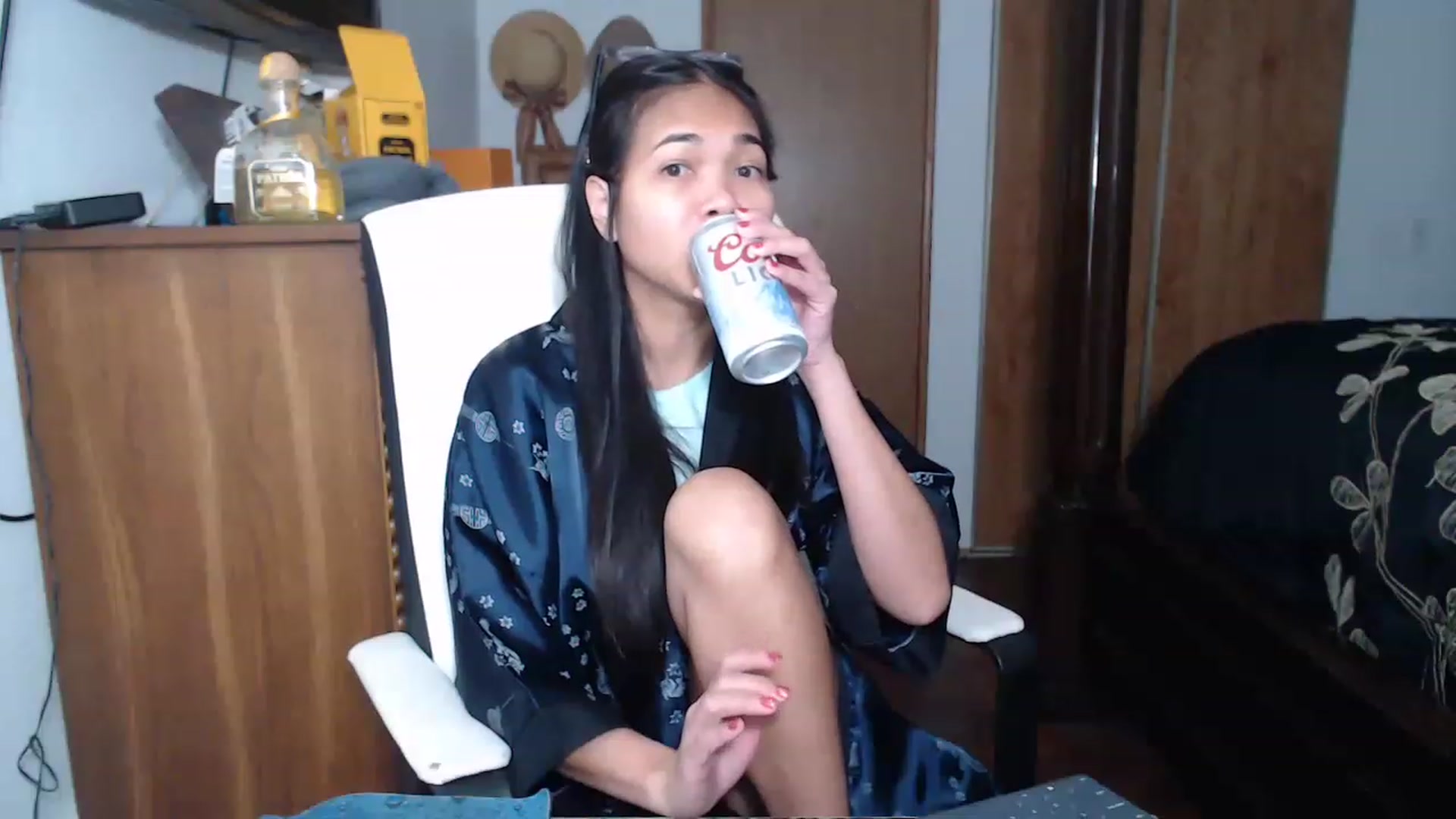 Gallery image thumbnail from Littlekai2023's myfreecams stream on, 04/18/2023, 01:23 image 17 of 20