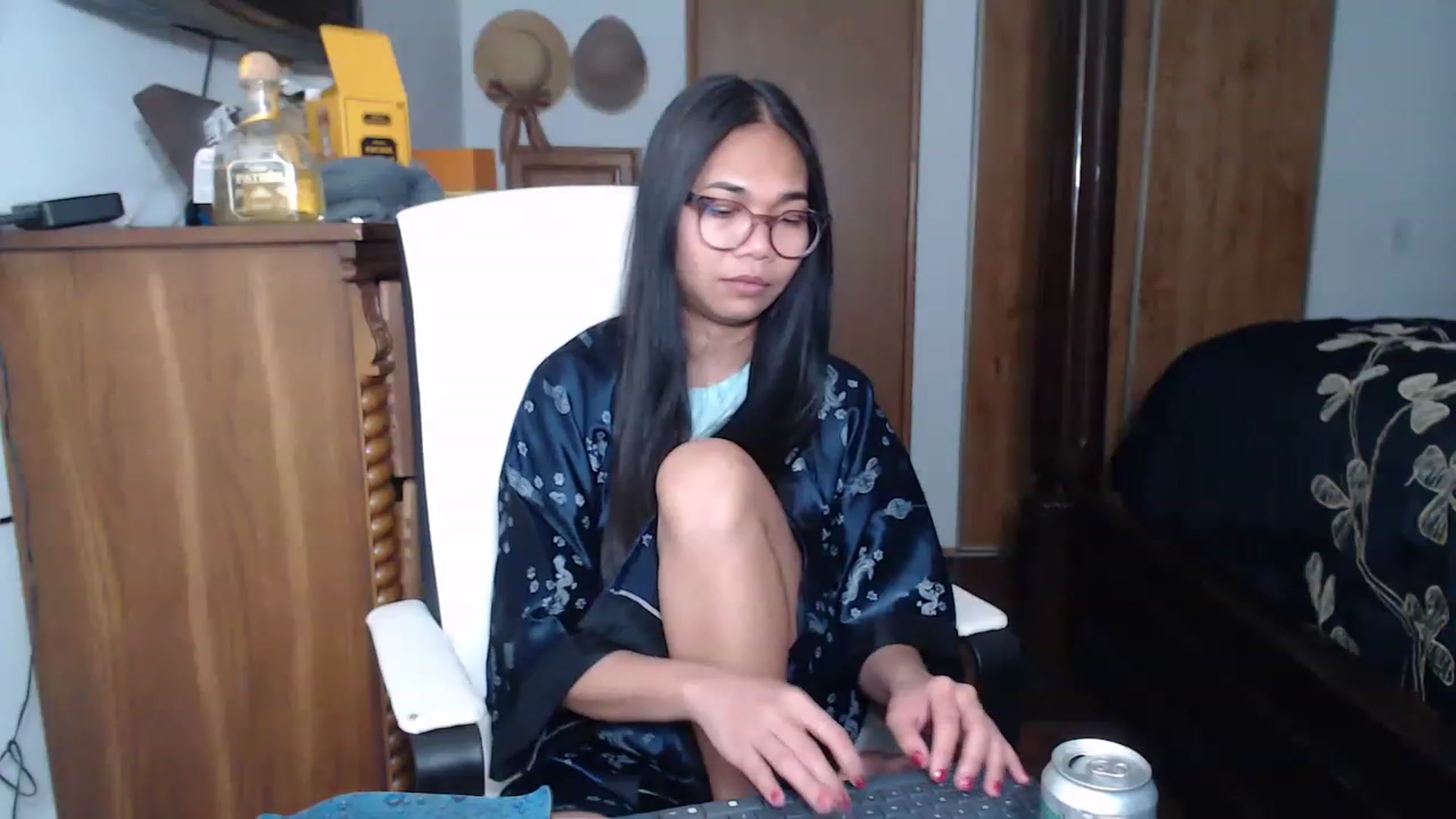 Gallery image thumbnail from Littlekai2023's myfreecams stream on, 04/18/2023, 01:23 image 10 of 20