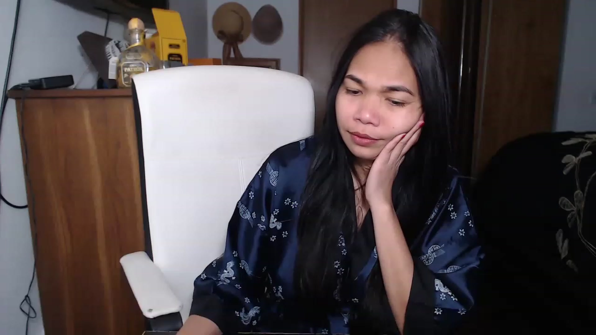 Gallery image thumbnail from Littlekai2023's myfreecams stream on, 04/18/2023, 04:09 image 6 of 20
