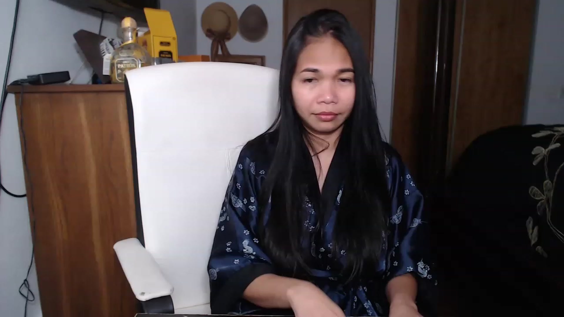 Gallery image thumbnail from Littlekai2023's myfreecams stream on, 04/18/2023, 04:09 image 5 of 20