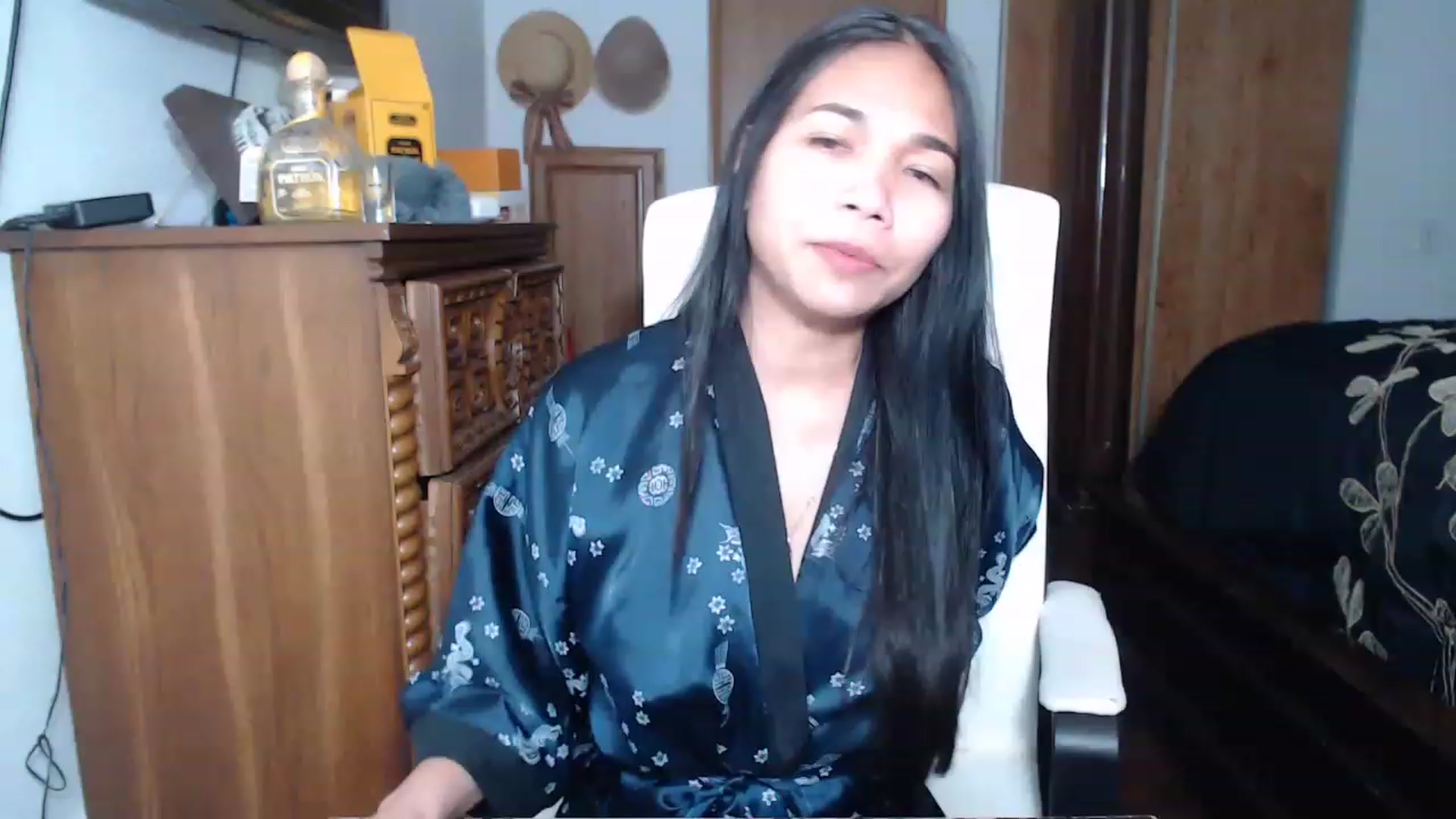 Gallery image thumbnail from Littlekai2023's myfreecams stream on, 04/18/2023, 04:09 image 2 of 20