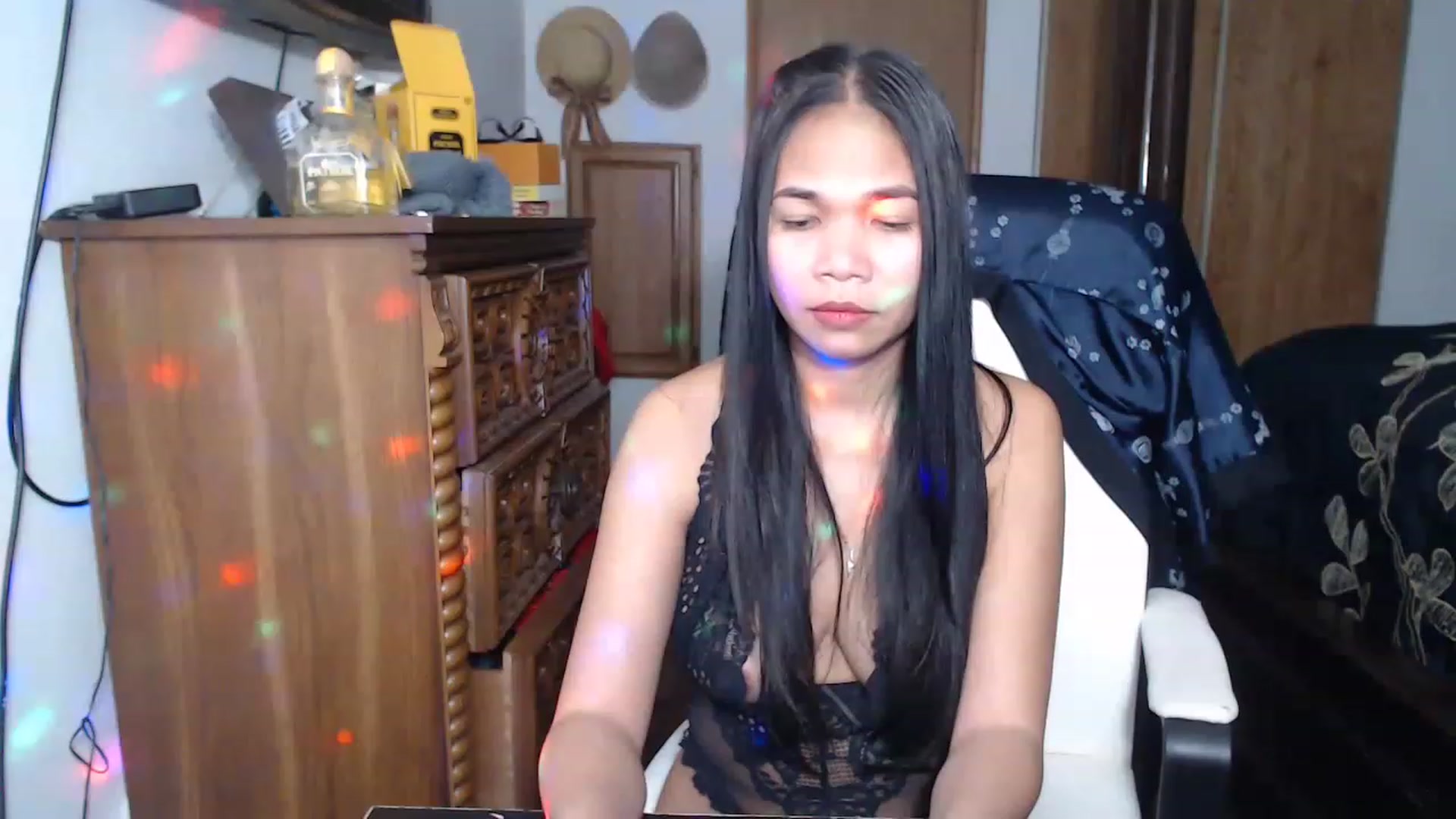 Gallery image thumbnail from Littlekai2023's myfreecams stream on, 04/19/2023, 04:42 image 11 of 20