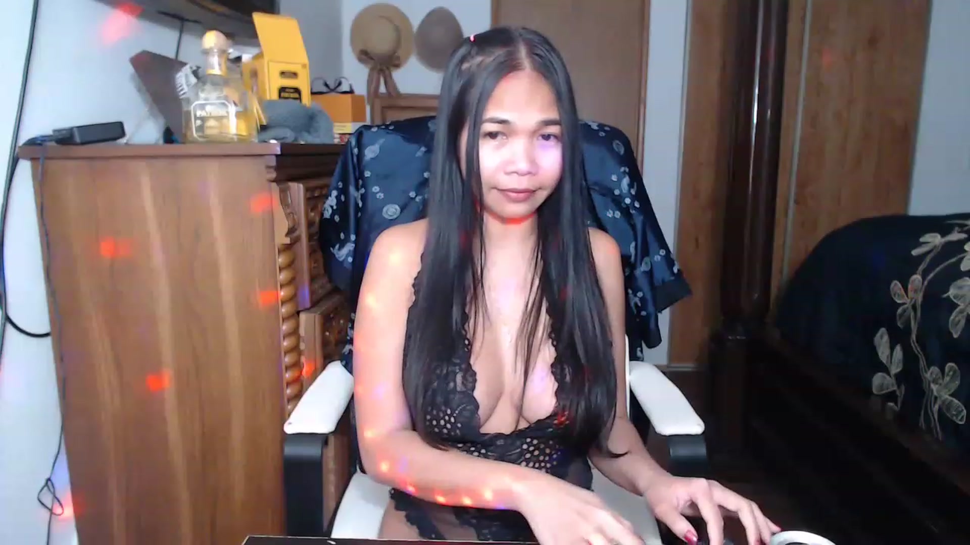 Gallery image thumbnail from Littlekai2023's myfreecams stream on, 04/19/2023, 04:42 image 20 of 20