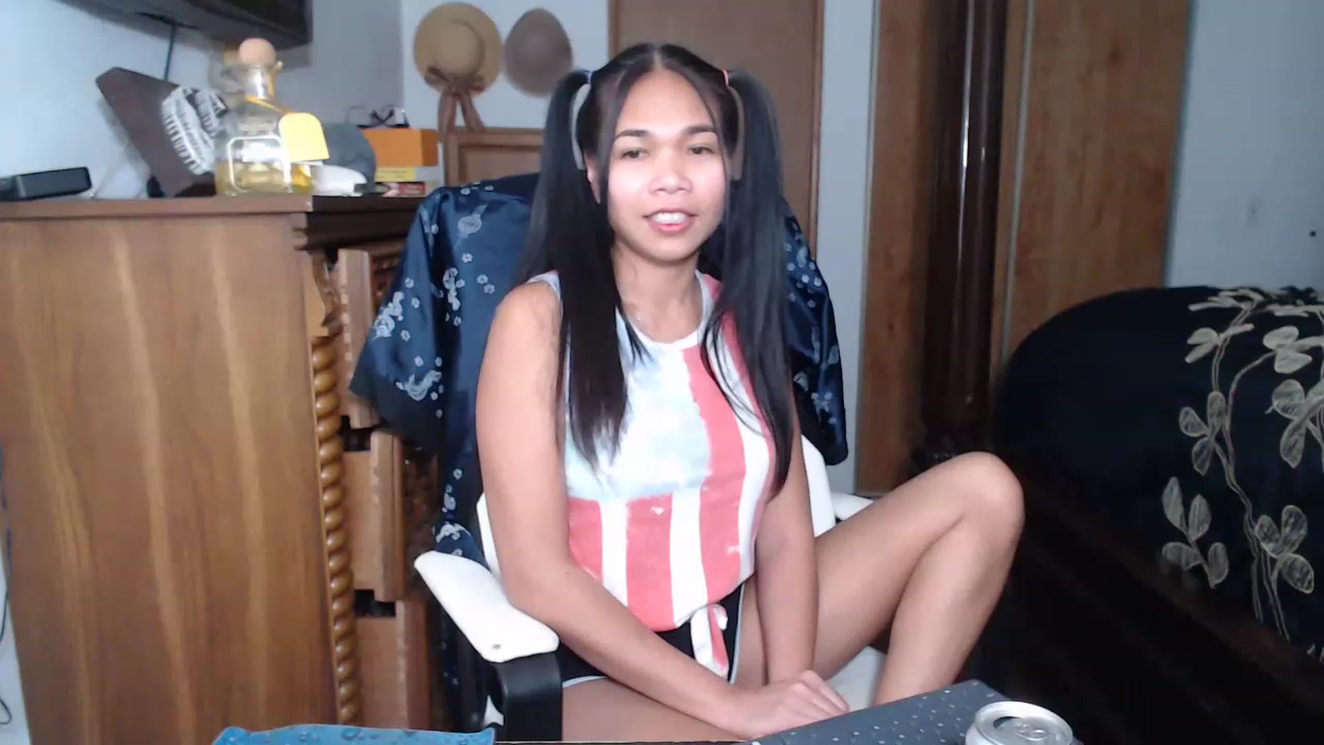 Gallery image thumbnail from Littlekai2023's myfreecams stream on, 04/20/2023, 01:12 image 10 of 20