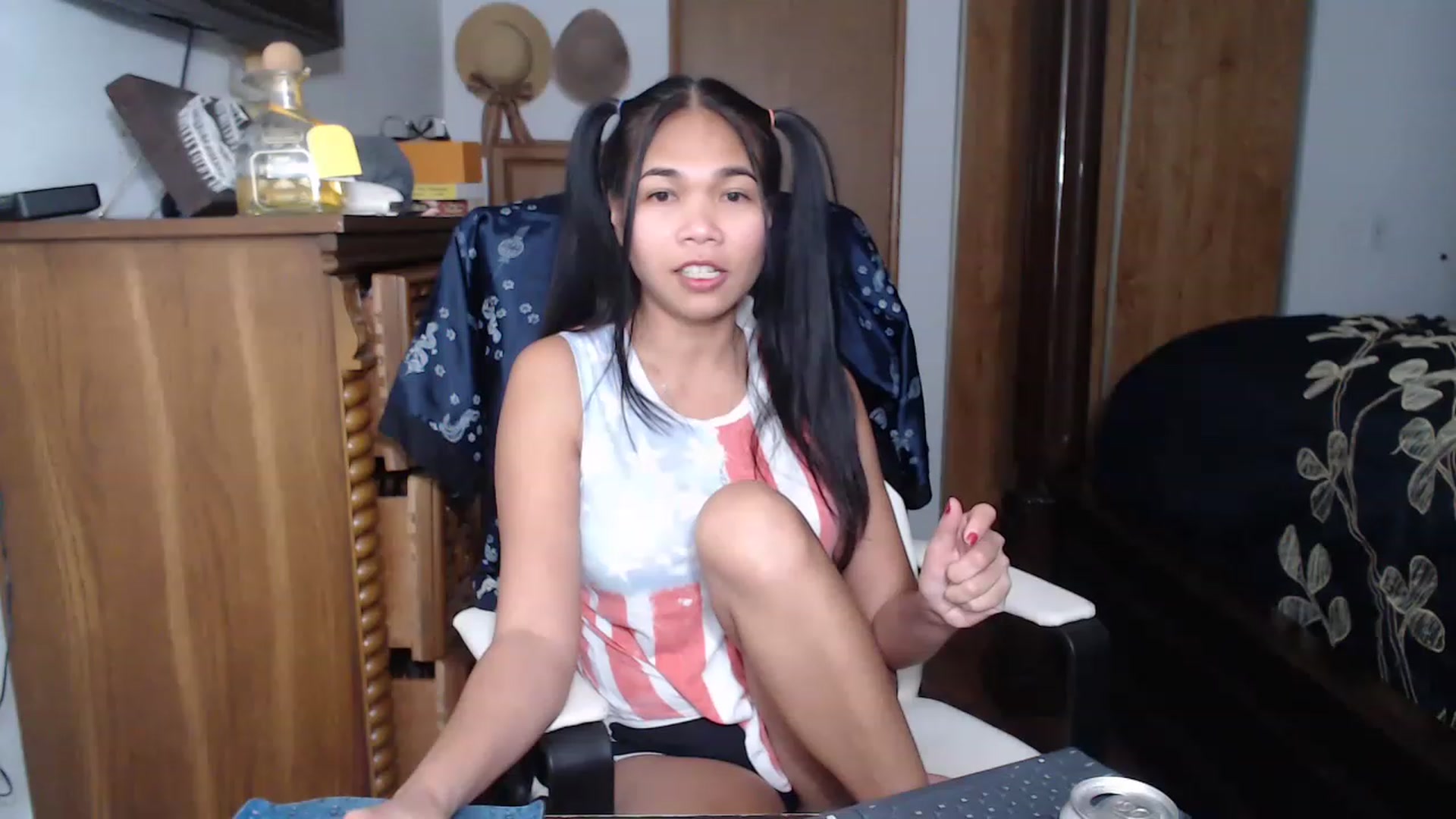 Gallery image thumbnail from Littlekai2023's myfreecams stream on, 04/20/2023, 01:12 image 11 of 20