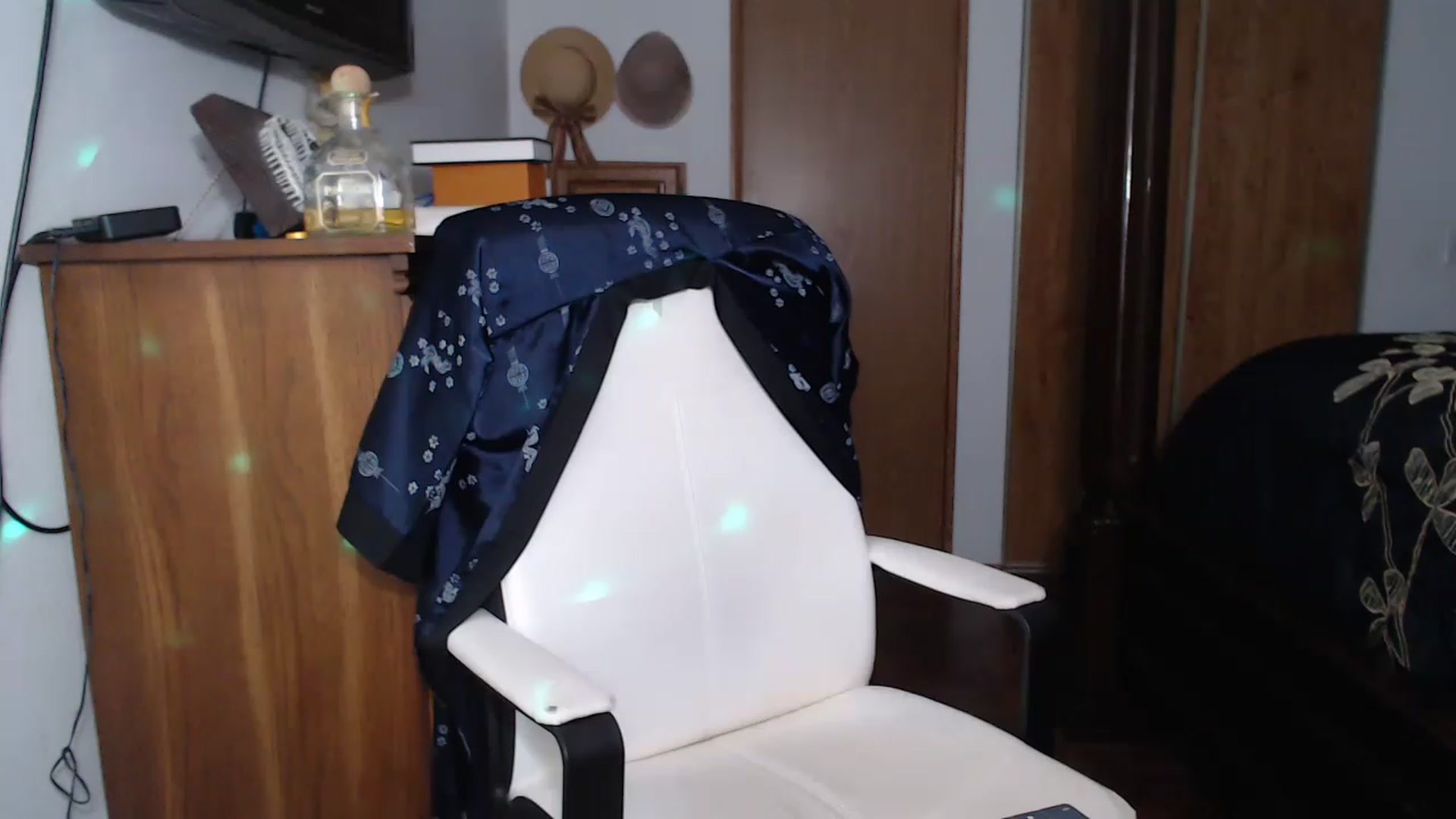 Gallery image thumbnail from Littlekai2023's myfreecams stream on, 04/21/2023, 24:57 image 6 of 20