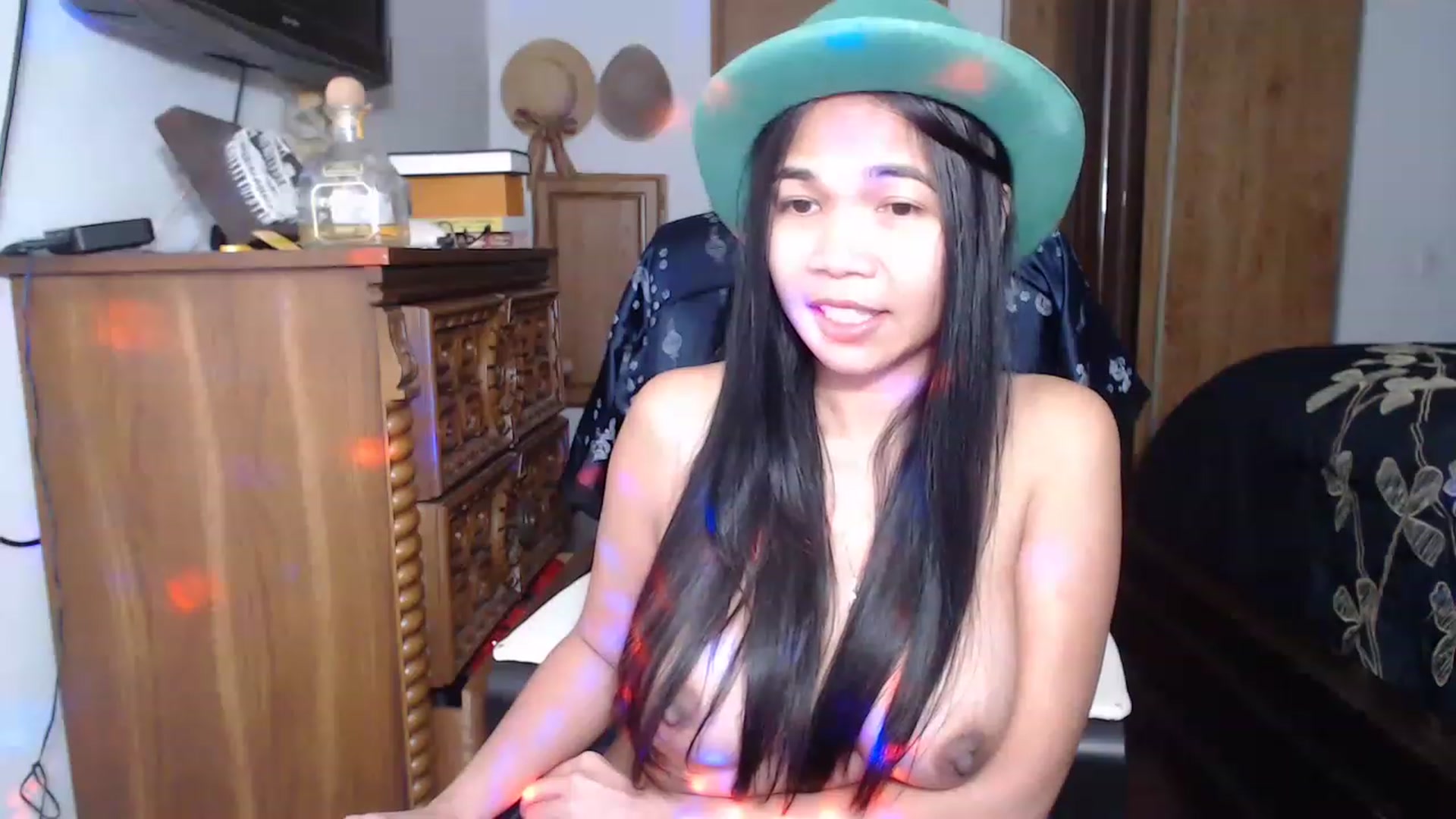 Gallery image thumbnail from Littlekai2023's myfreecams stream on, 04/21/2023, 03:43 image 16 of 20