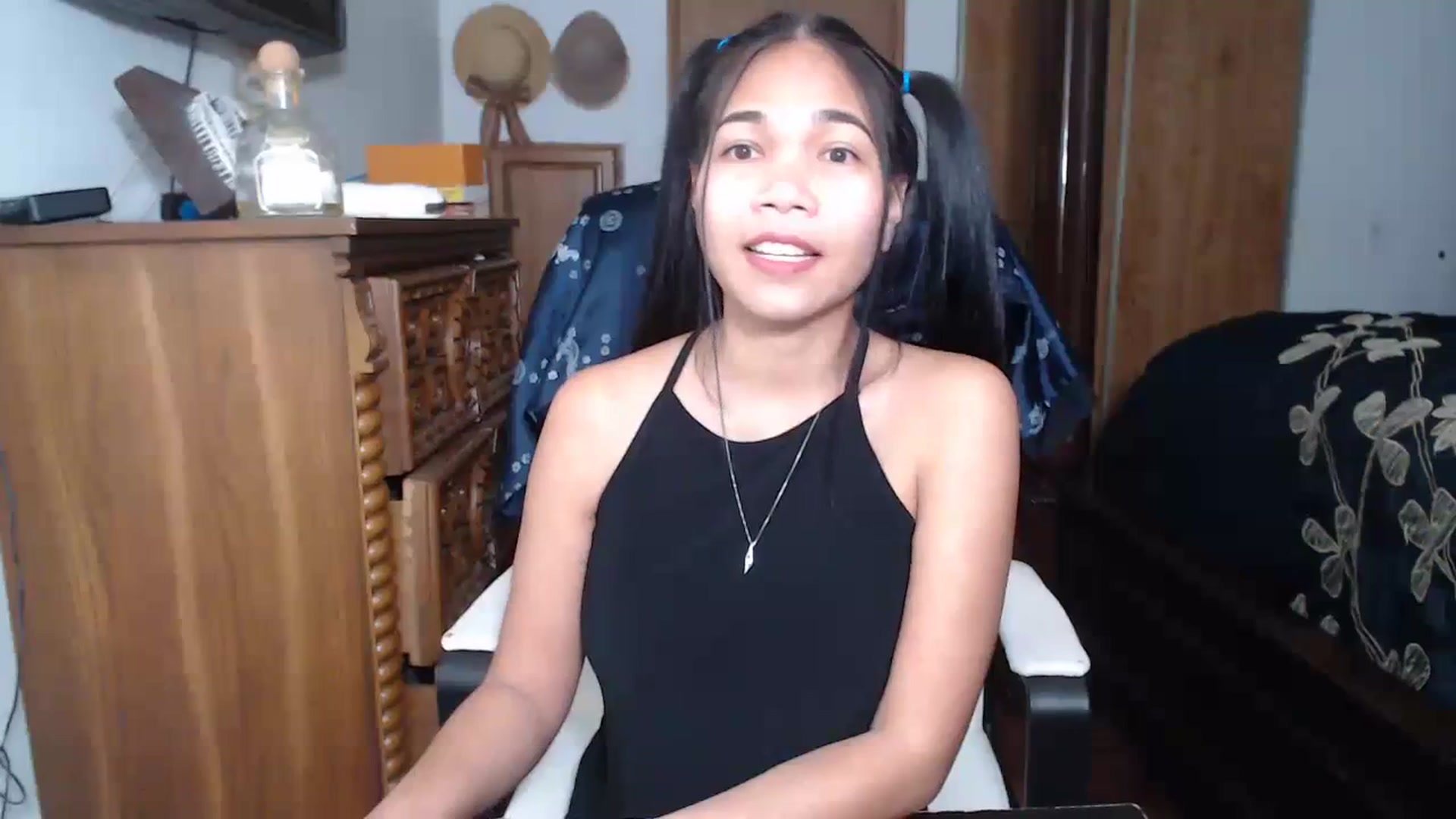 Gallery image thumbnail from Littlekai2023's myfreecams stream on, 04/22/2023, 01:58 image 16 of 20