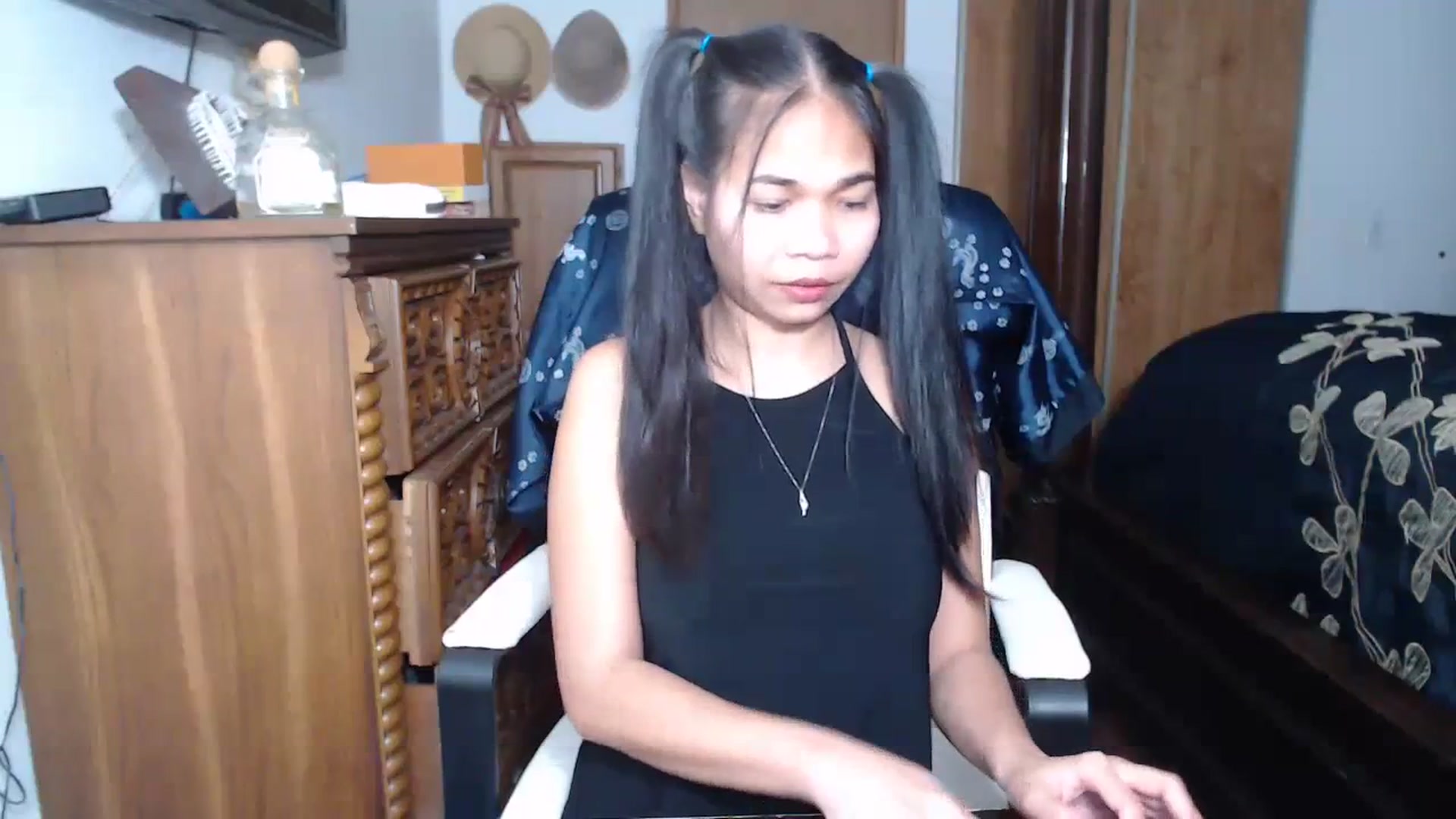Gallery image thumbnail from Littlekai2023's myfreecams stream on, 04/22/2023, 01:58 image 15 of 20
