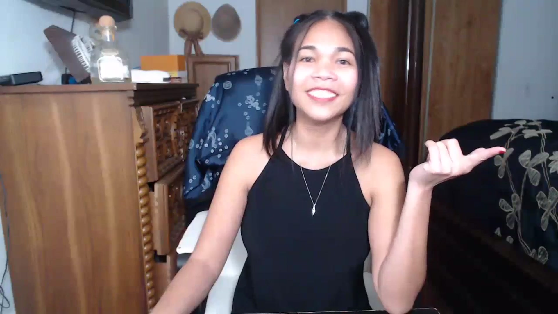 Gallery image thumbnail from Littlekai2023's myfreecams stream on, 04/22/2023, 01:58 image 11 of 20