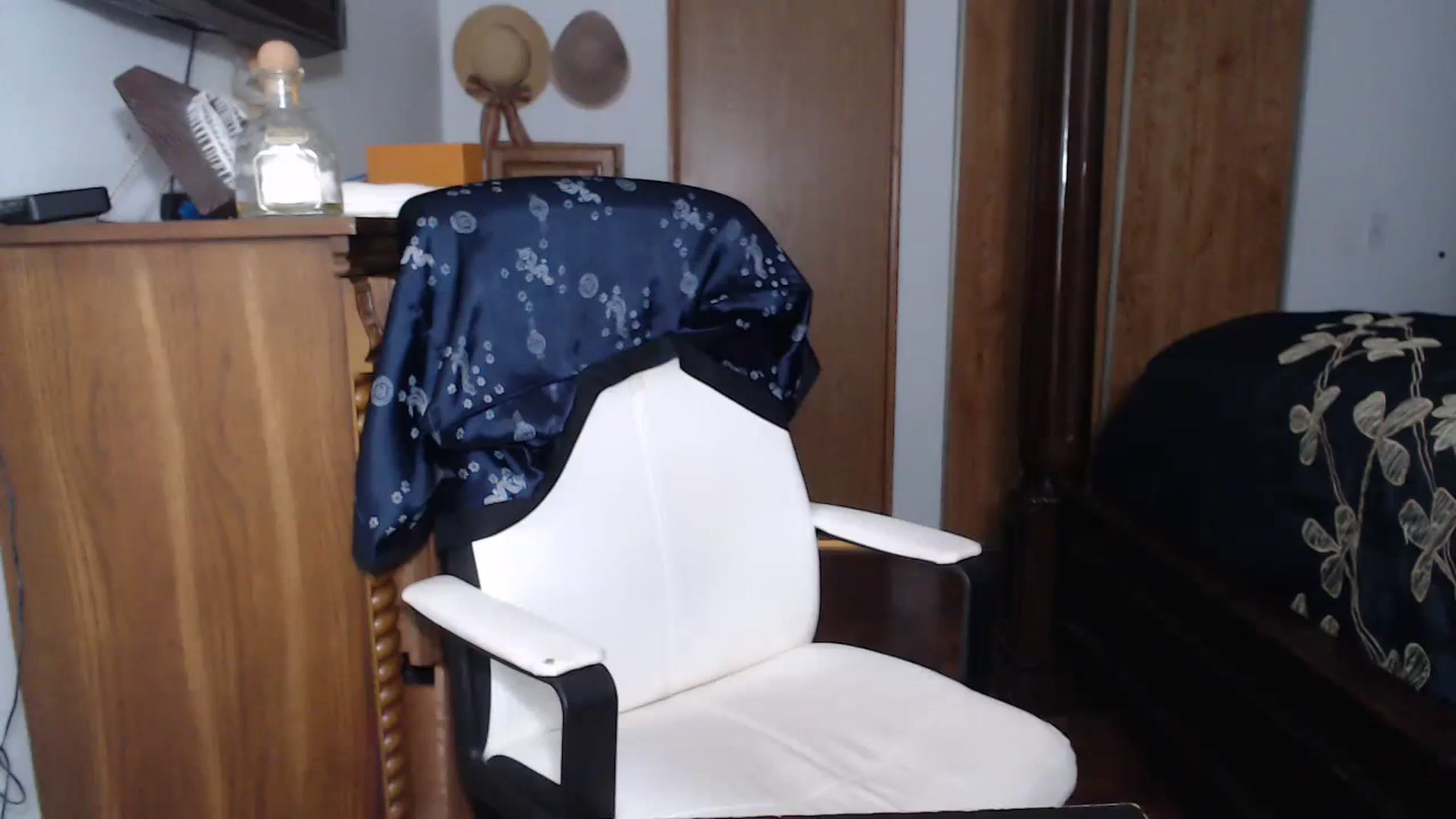 Gallery image thumbnail from Littlekai2023's myfreecams stream on, 04/22/2023, 01:58 image 17 of 20