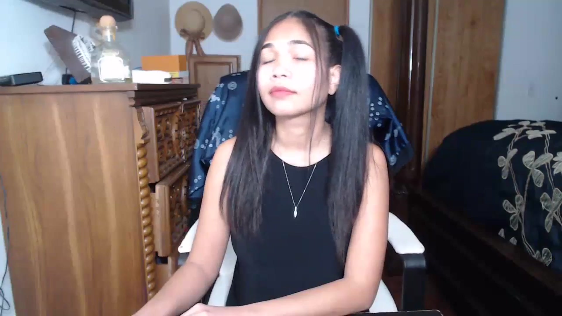 Gallery image thumbnail from Littlekai2023's myfreecams stream on, 04/22/2023, 01:58 image 10 of 20