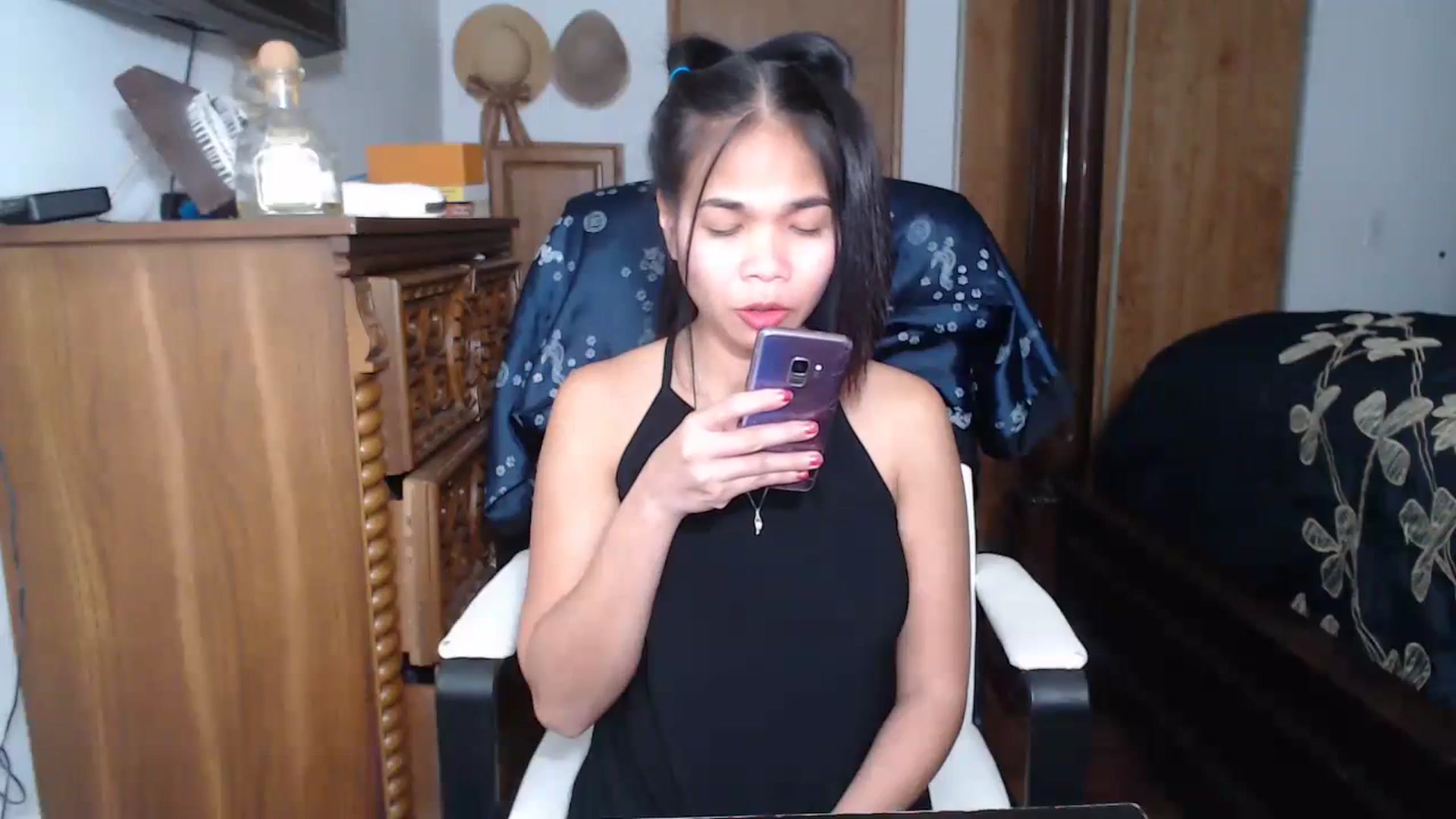 Gallery image thumbnail from Littlekai2023's myfreecams stream on, 04/22/2023, 01:58 image 12 of 20