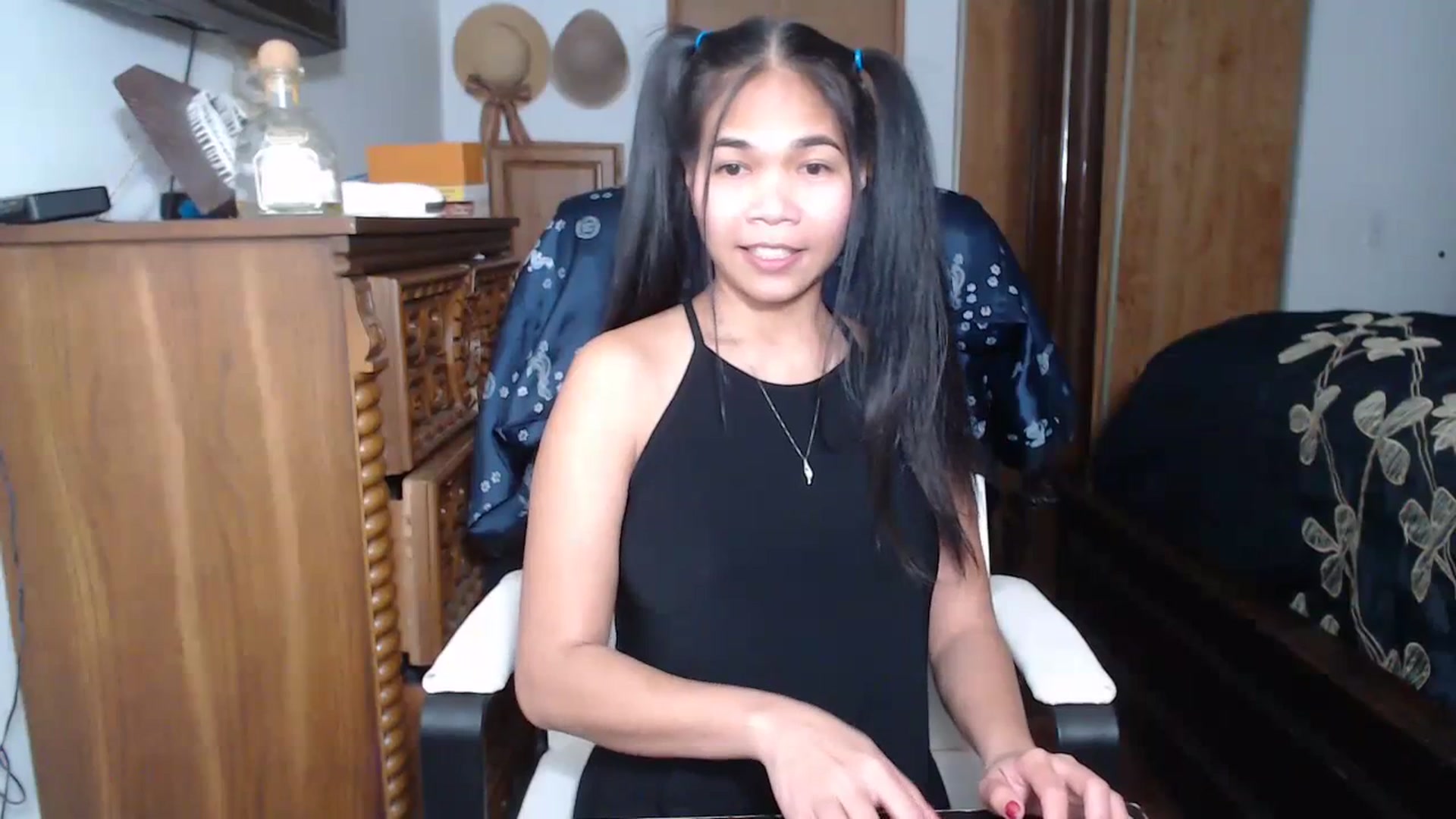 Gallery image thumbnail from Littlekai2023's myfreecams stream on, 04/22/2023, 01:58 image 8 of 20