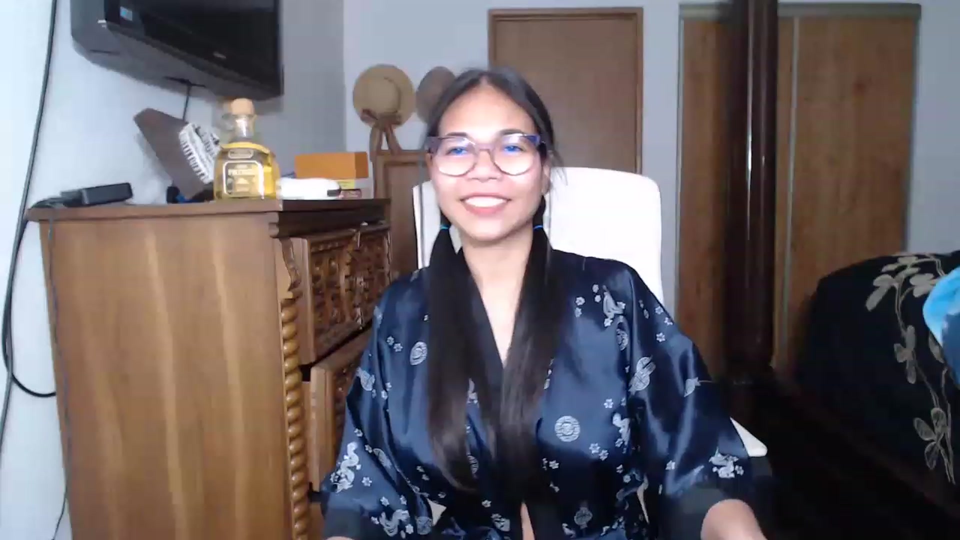 Gallery image thumbnail from Littlekai2023's myfreecams stream on, 04/23/2023, 24:04 image 17 of 20
