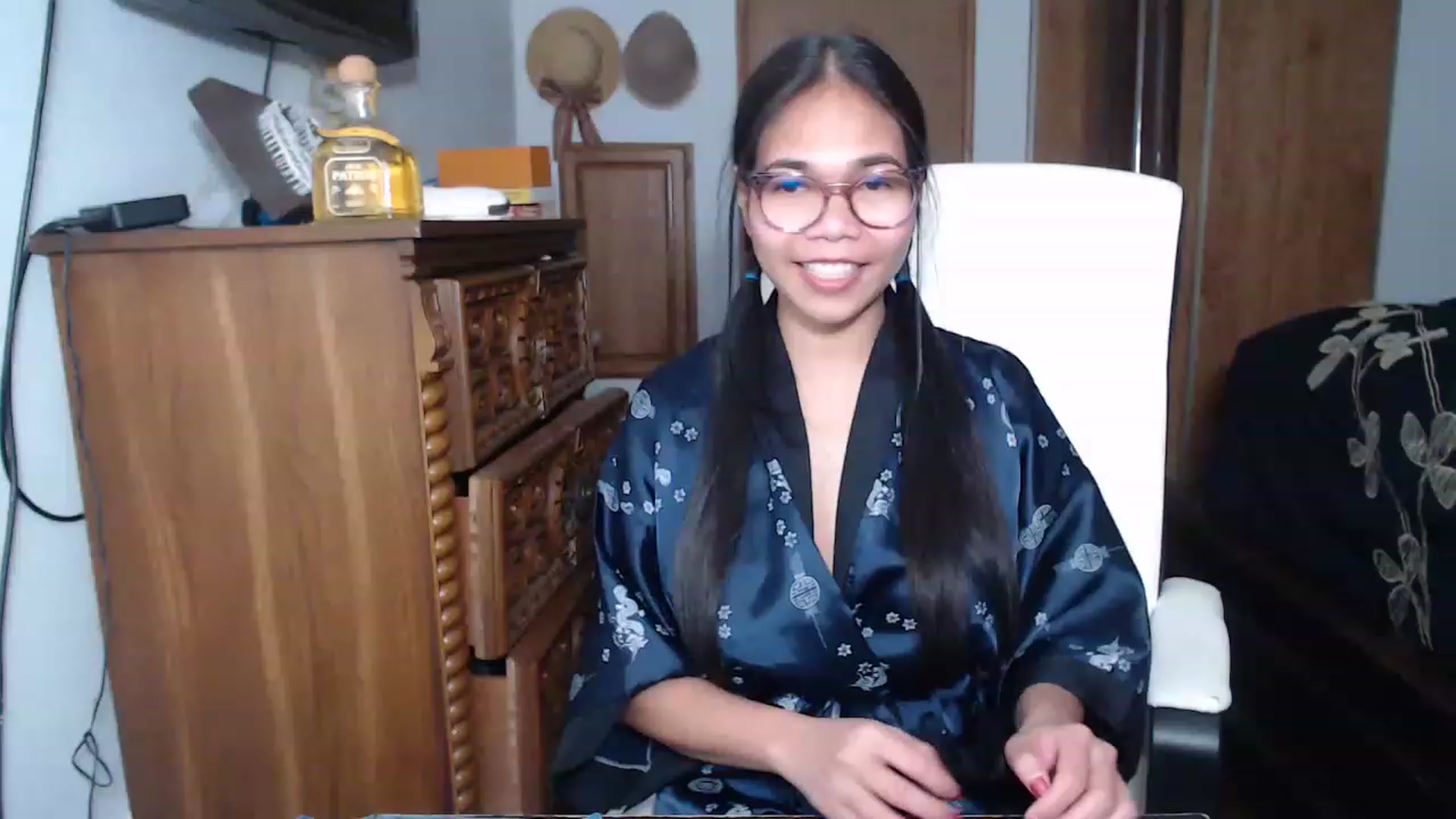 Gallery image thumbnail from Littlekai2023's myfreecams stream on, 04/23/2023, 24:04 image 13 of 20