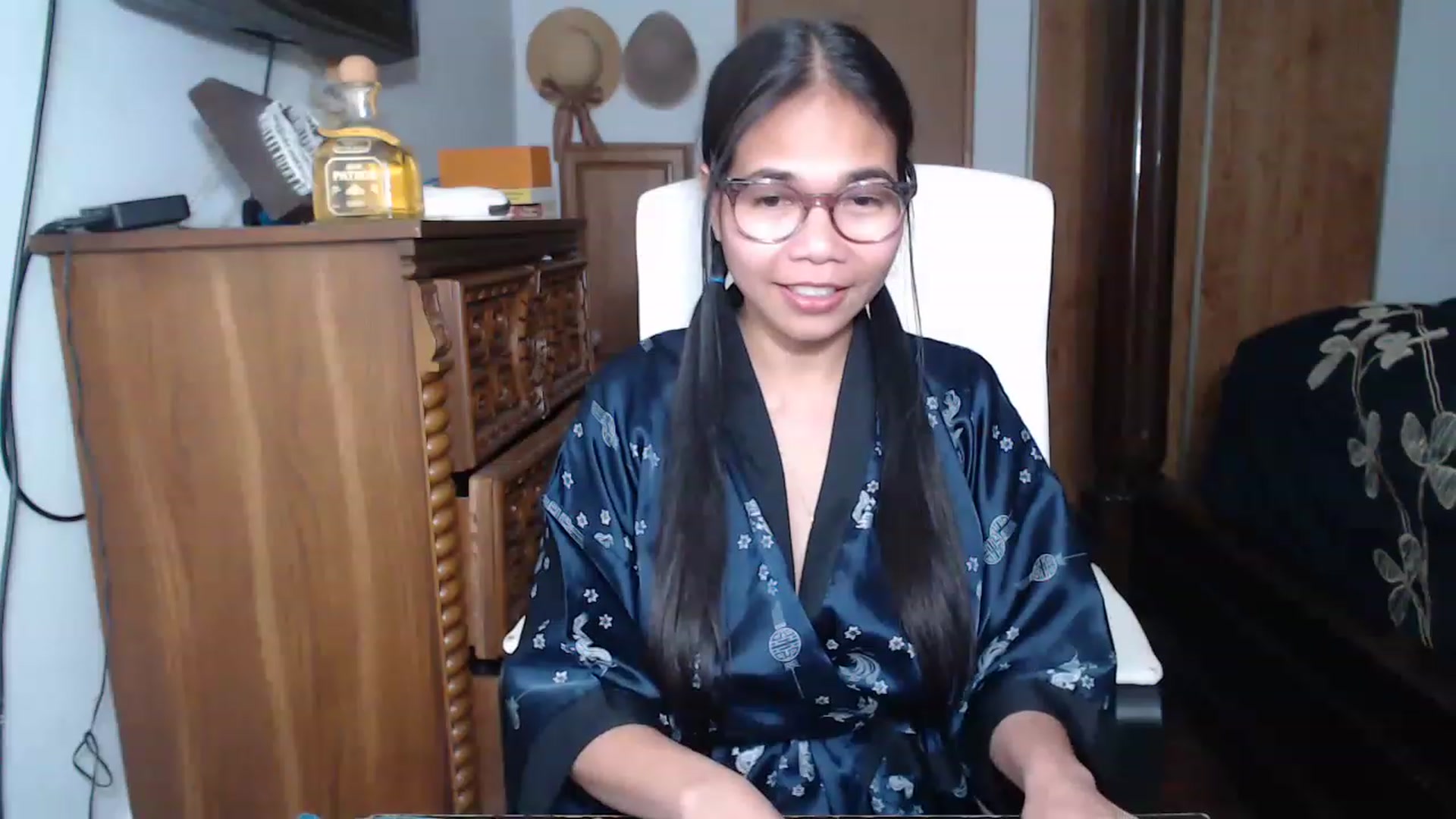 Gallery image thumbnail from Littlekai2023's myfreecams stream on, 04/23/2023, 24:04 image 15 of 20