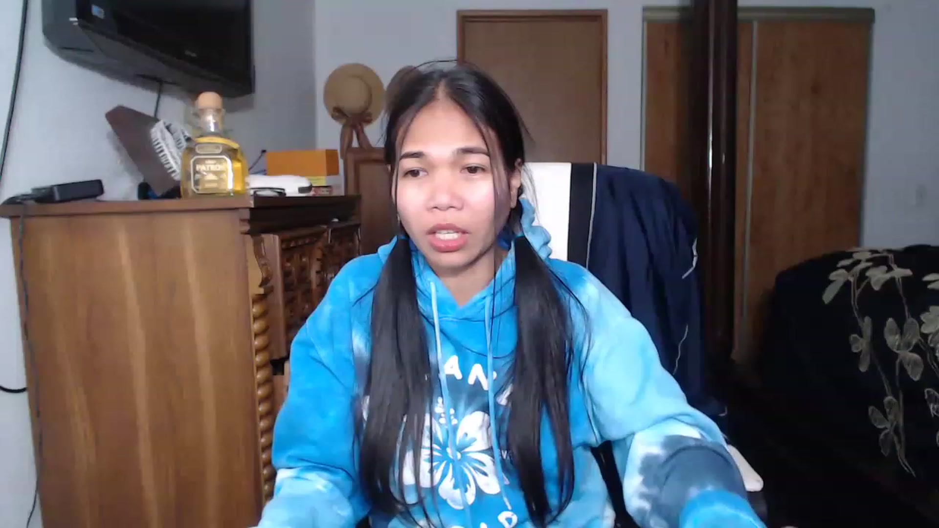 Gallery image thumbnail from Littlekai2023's myfreecams stream on, 04/23/2023, 24:19 image 1 of 20