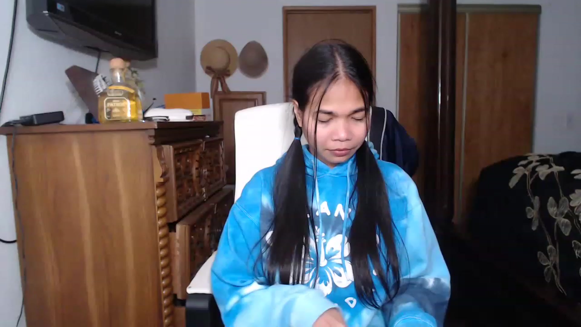 Gallery image thumbnail from Littlekai2023's myfreecams stream on, 04/23/2023, 24:19 image 10 of 20