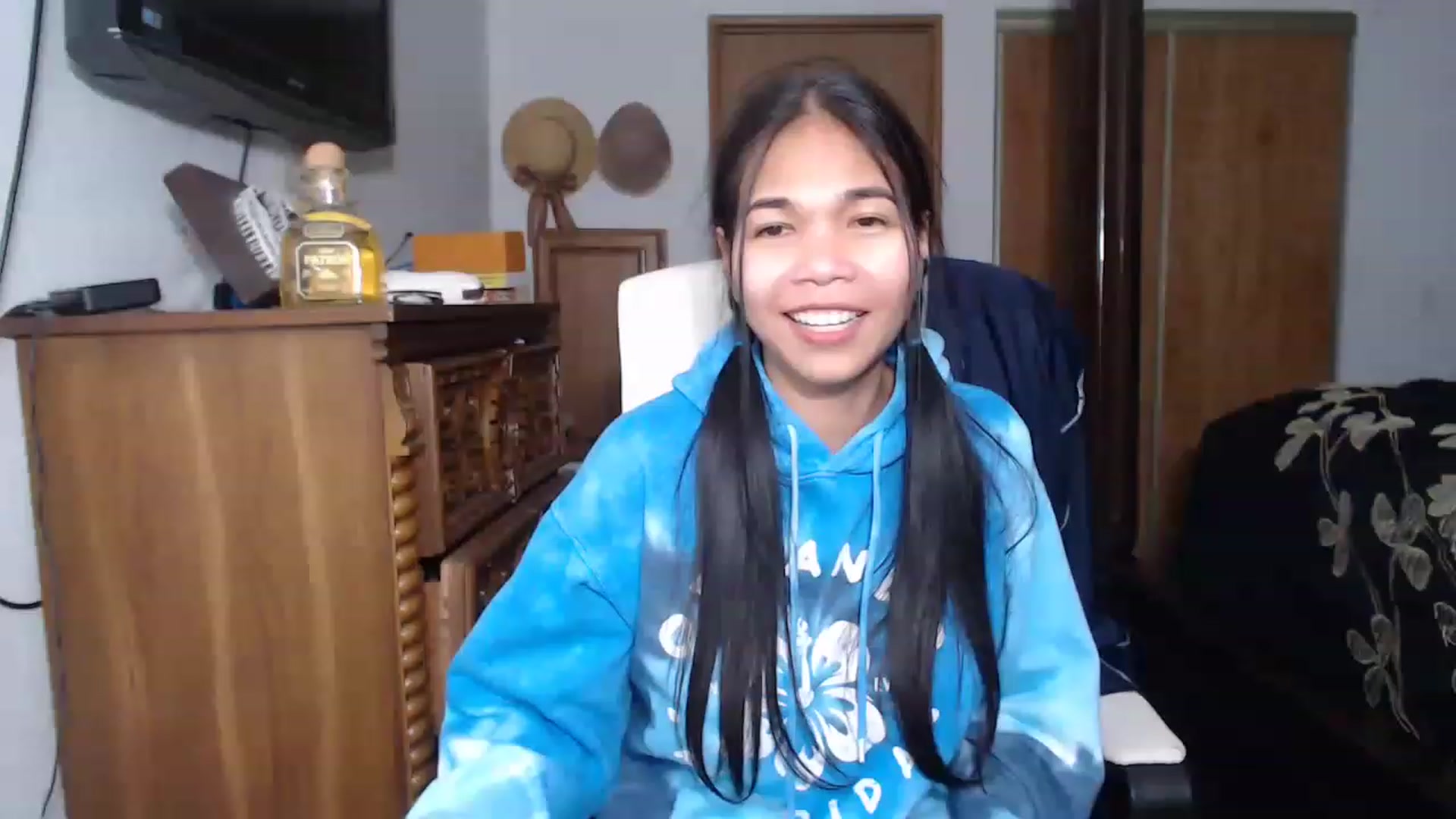 Gallery image thumbnail from Littlekai2023's myfreecams stream on, 04/23/2023, 24:19 image 3 of 20