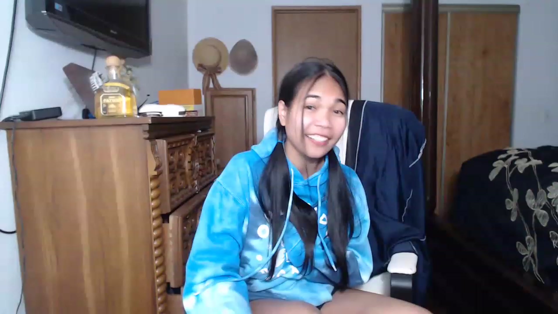 Gallery image thumbnail from Littlekai2023's myfreecams stream on, 04/23/2023, 24:19 image 6 of 20