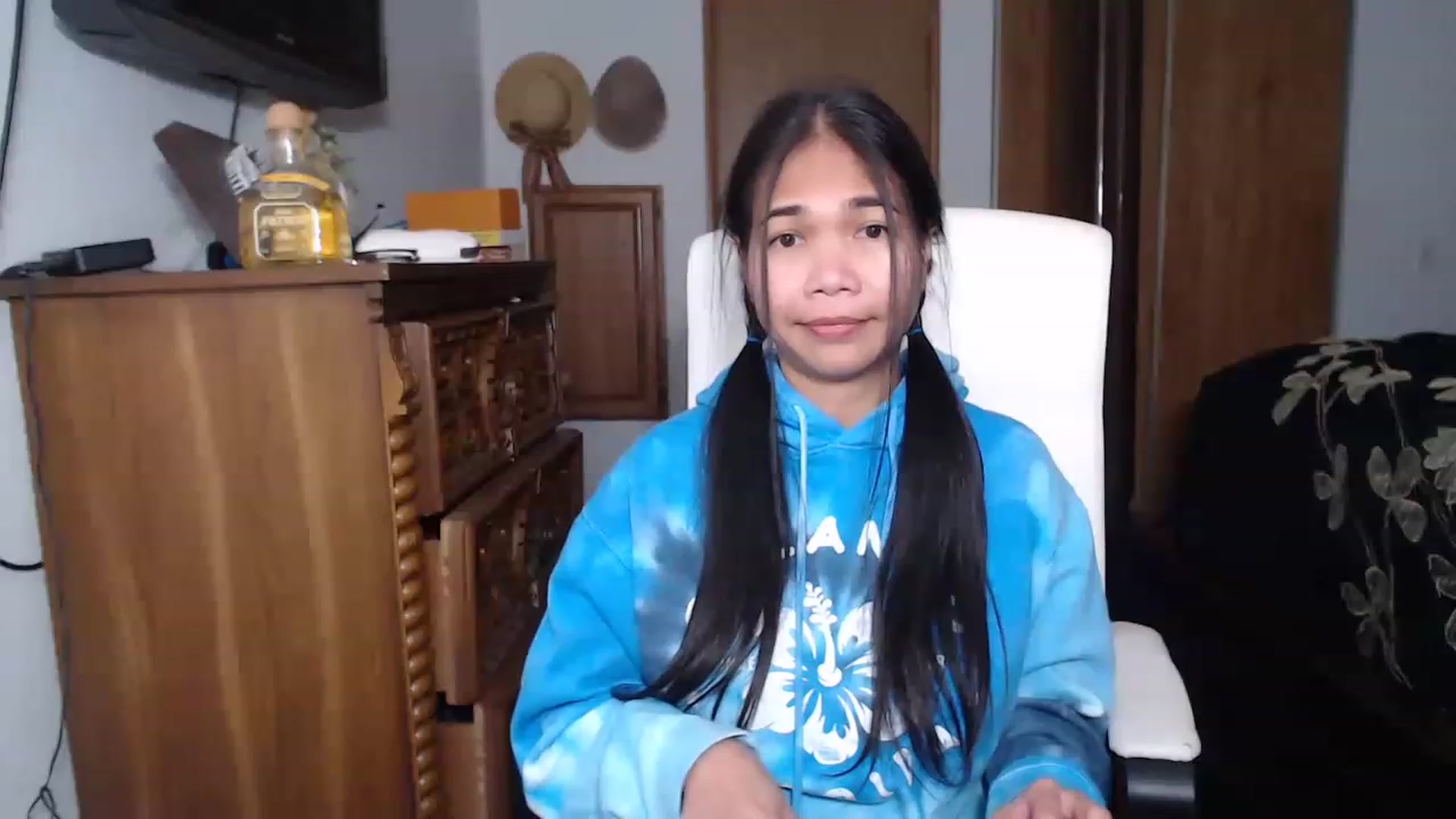 Gallery image thumbnail from Littlekai2023's myfreecams stream on, 04/23/2023, 24:19 image 19 of 20