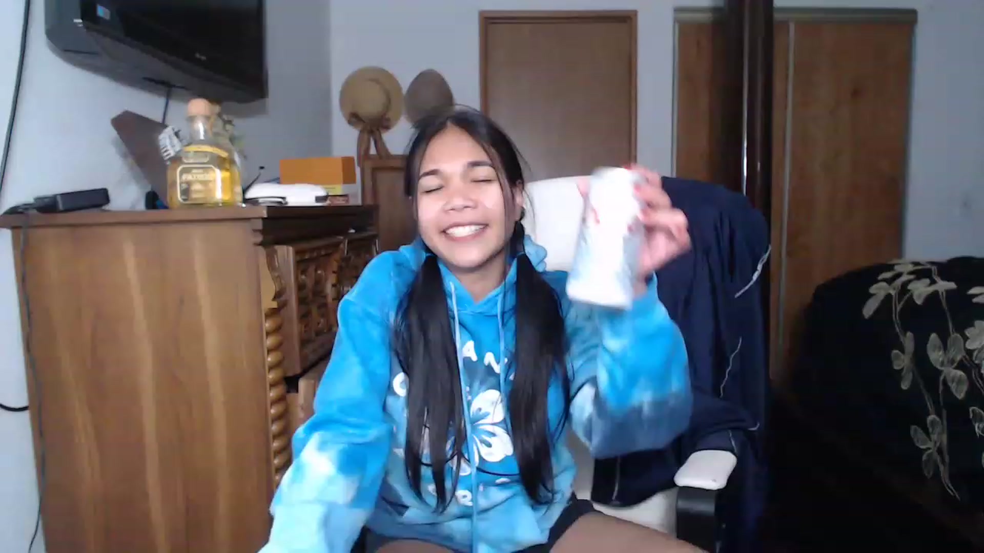 Gallery image thumbnail from Littlekai2023's myfreecams stream on, 04/23/2023, 24:19 image 7 of 20