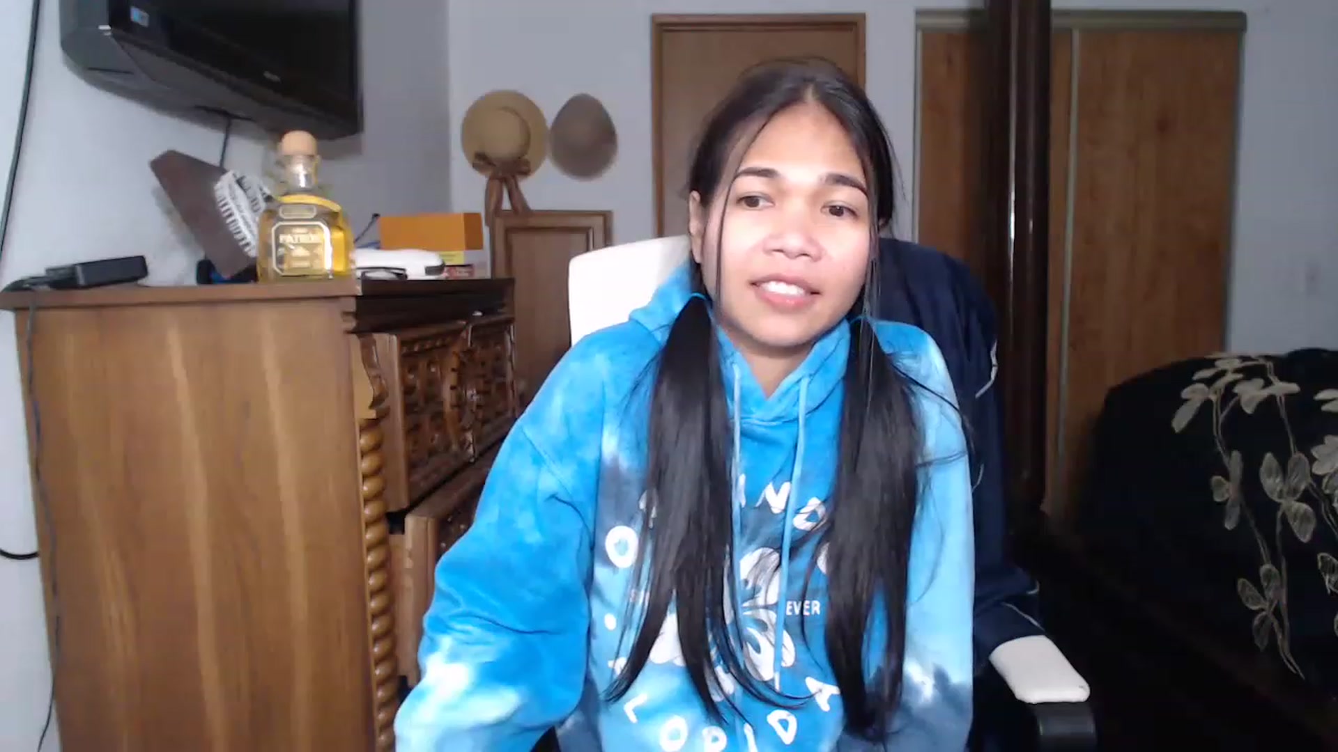 Gallery image thumbnail from Littlekai2023's myfreecams stream on, 04/23/2023, 24:19 image 2 of 20