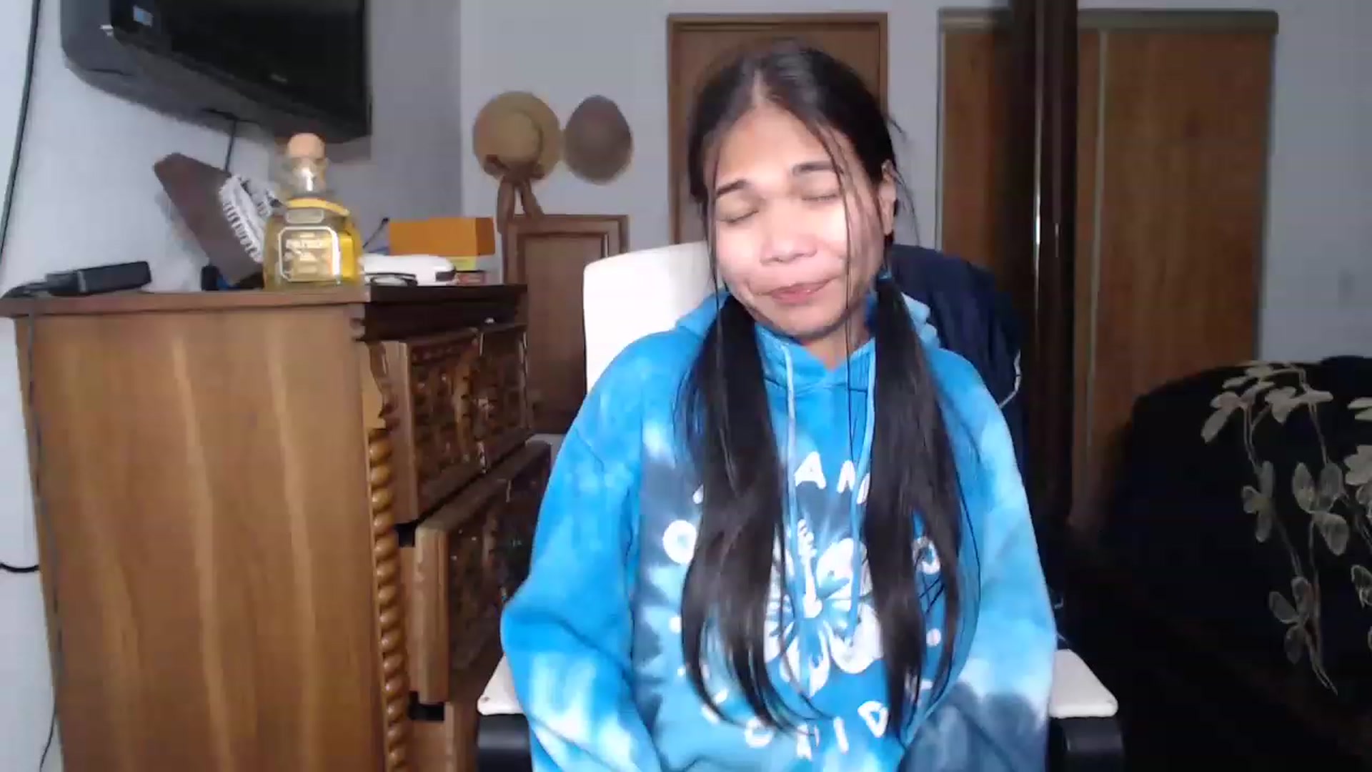 Gallery image thumbnail from Littlekai2023's myfreecams stream on, 04/23/2023, 24:19 image 5 of 20