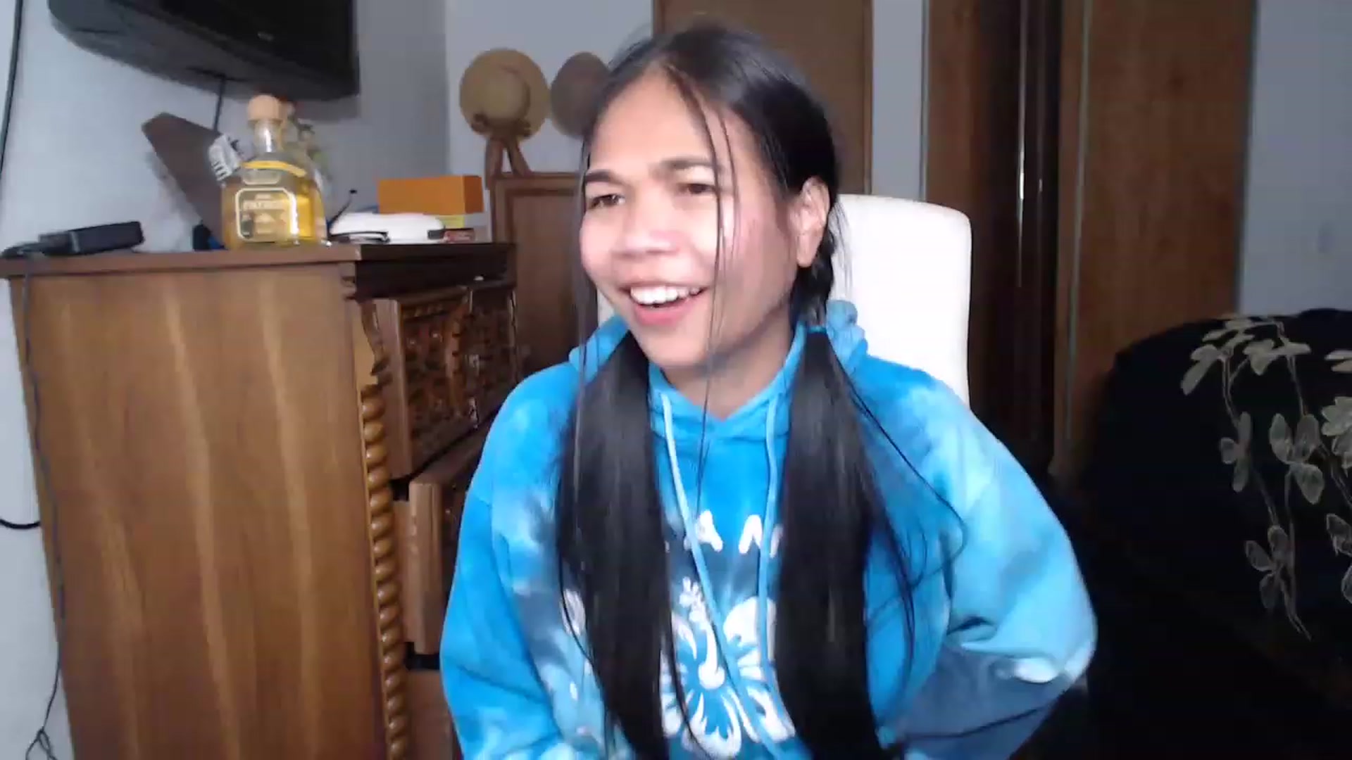 Gallery image thumbnail from Littlekai2023's myfreecams stream on, 04/23/2023, 24:19 image 14 of 20