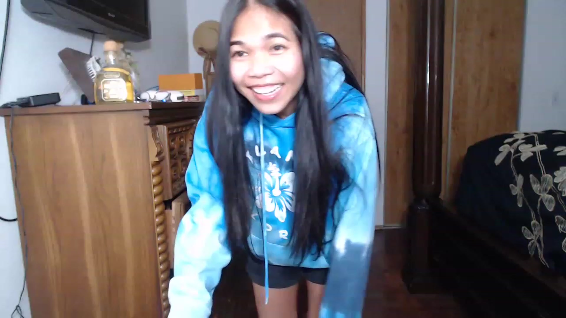 Gallery image thumbnail from Littlekai2023's myfreecams stream on, 04/23/2023, 01:26 image 4 of 20
