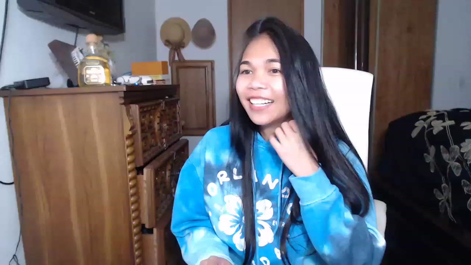 Gallery image thumbnail from Littlekai2023's myfreecams stream on, 04/23/2023, 01:26 image 16 of 20