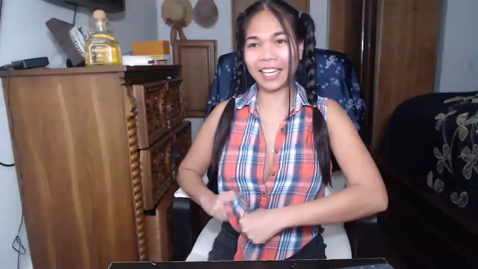 Gallery image thumbnail from Littlekai2023's myfreecams stream on, 04/24/2023, 24:45 image 2 of 20