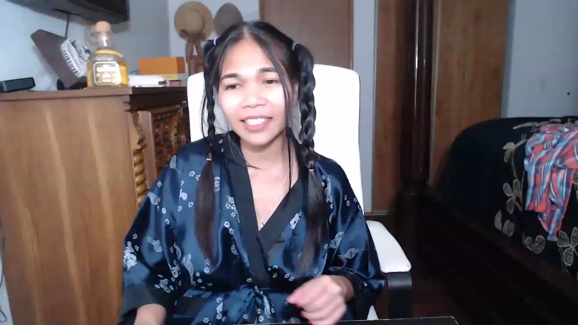 Gallery image thumbnail from Littlekai2023's myfreecams stream on, 04/24/2023, 24:45 image 16 of 20