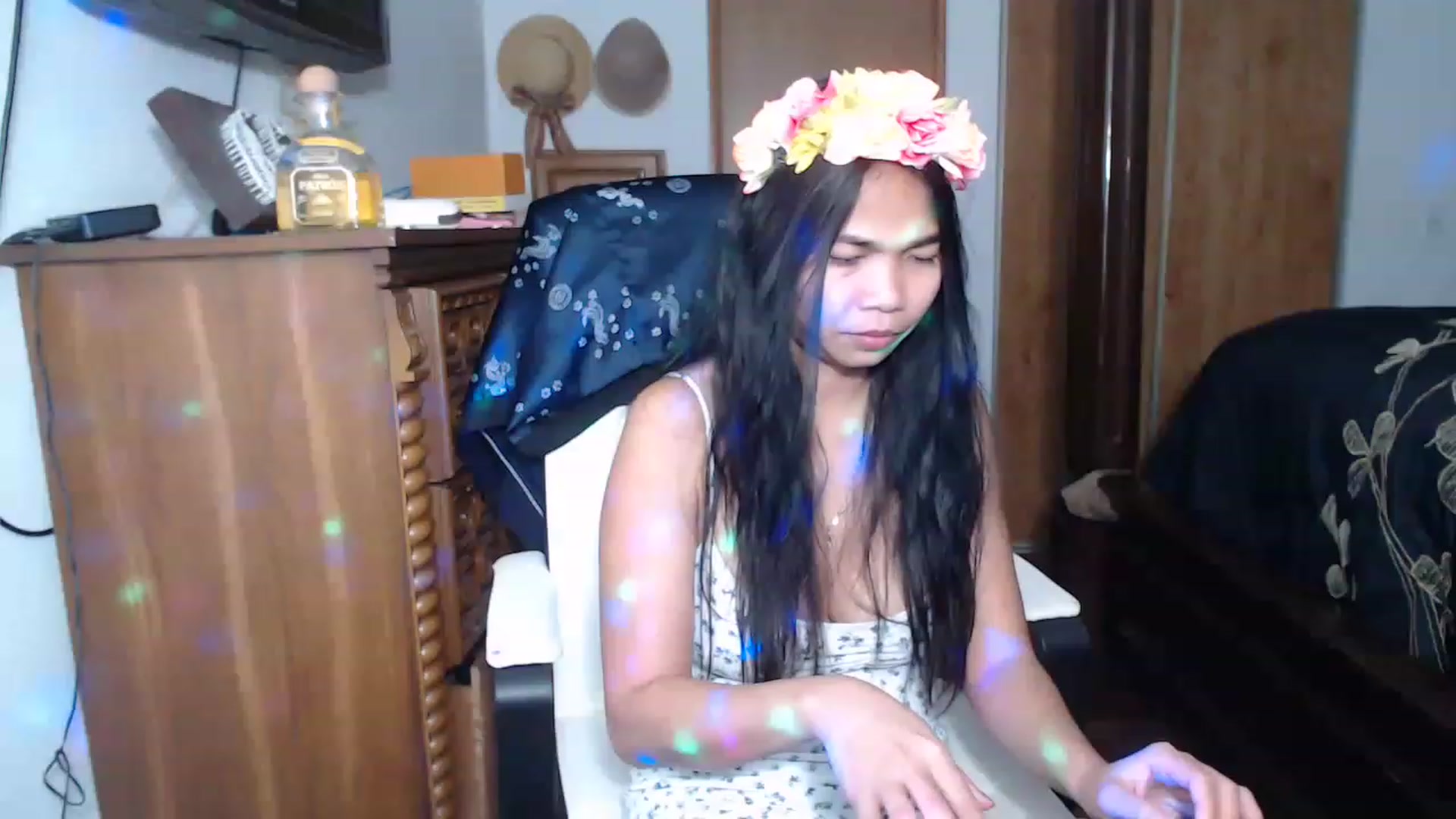 Gallery image thumbnail from Littlekai2023's myfreecams stream on, 04/25/2023, 03:26 image 15 of 20