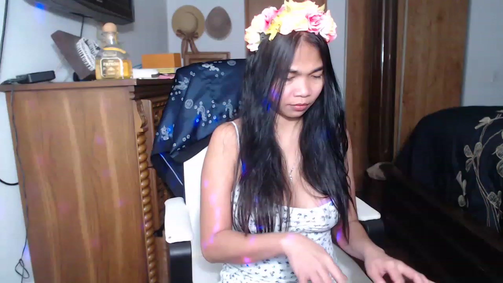 Gallery image thumbnail from Littlekai2023's myfreecams stream on, 04/25/2023, 03:26 image 11 of 20